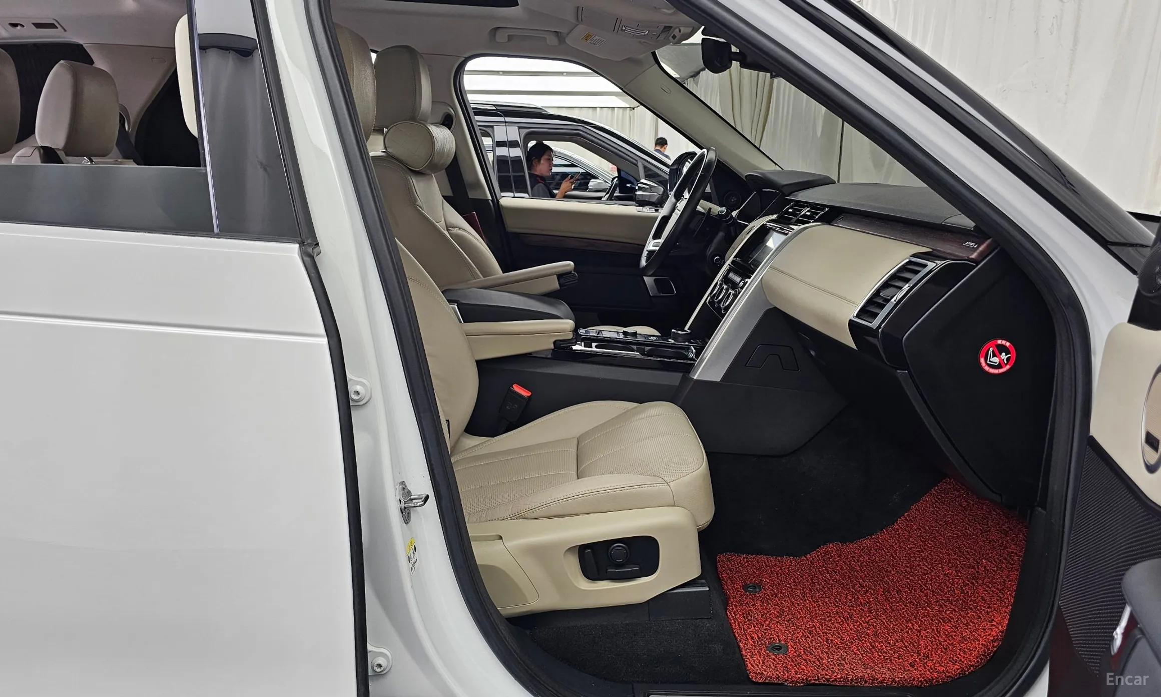 Land Rover Discovery 5 превью 11