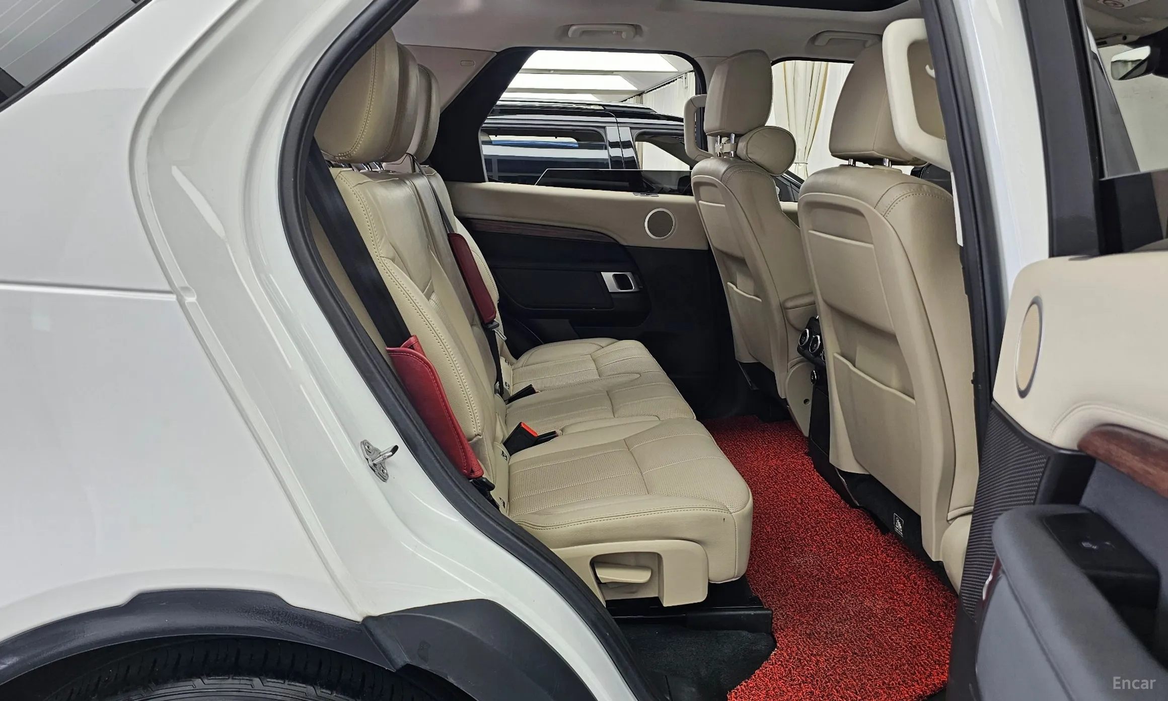 Land Rover Discovery 5 превью 12