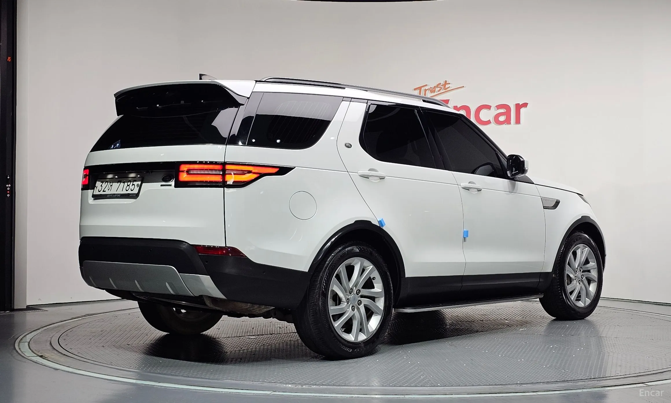 Land Rover Discovery 5