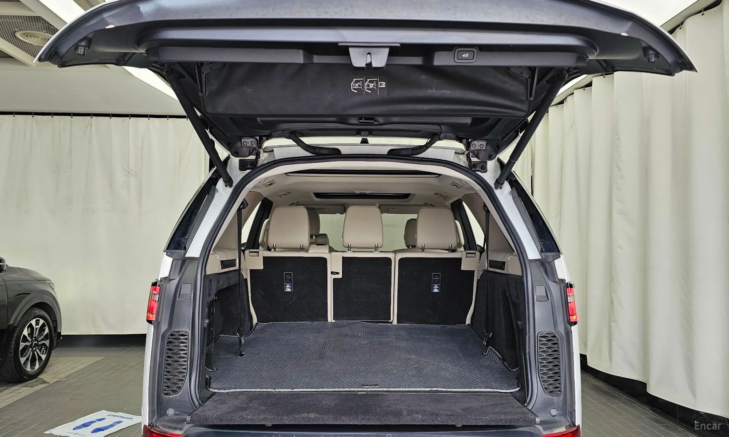 Land Rover Discovery 5 превью 20