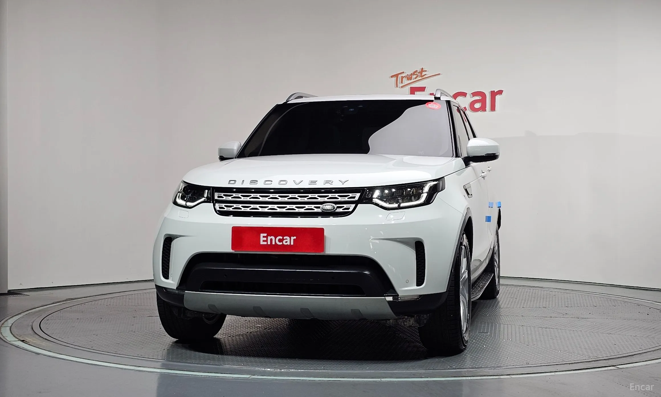 Land Rover Discovery 5 превью 3