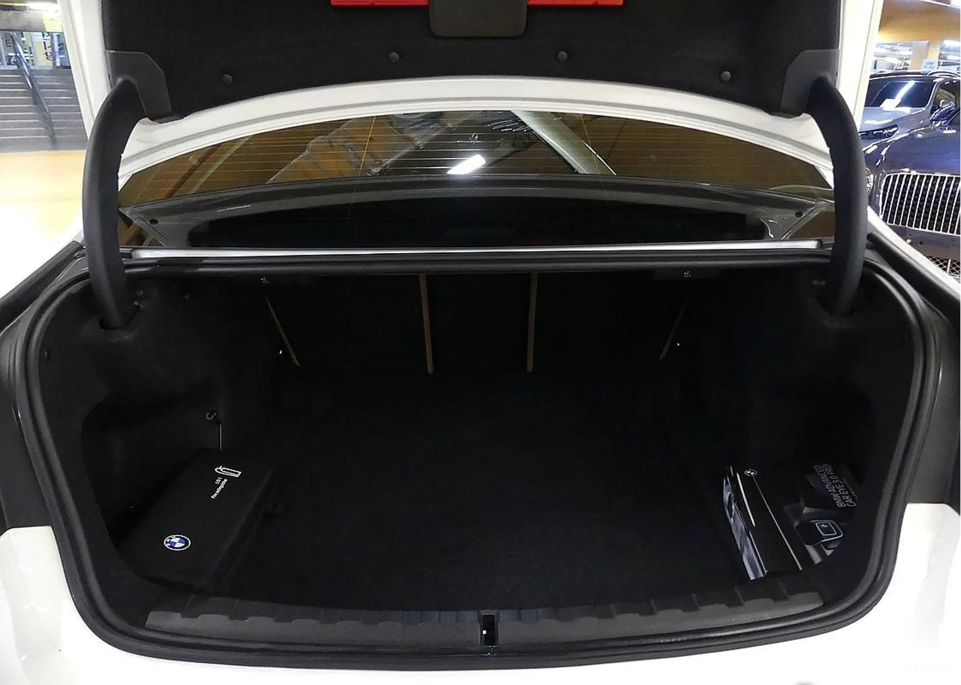 BMW 3 Series (G20) превью 4