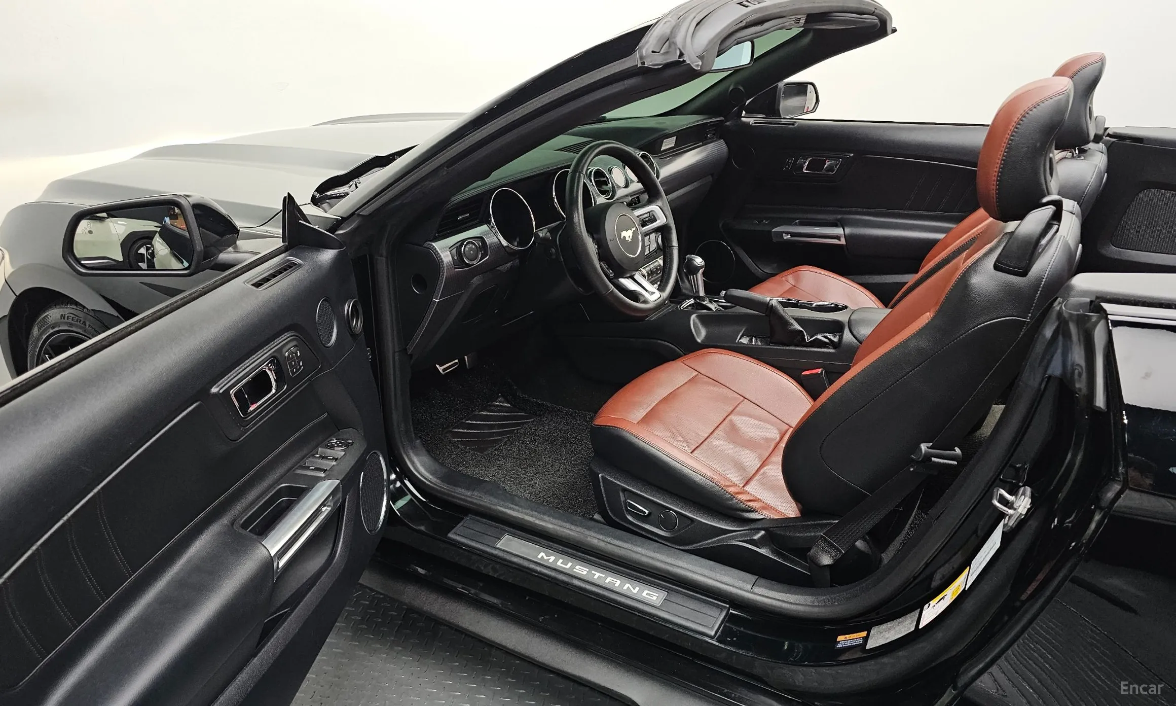 Ford Mustang превью 10