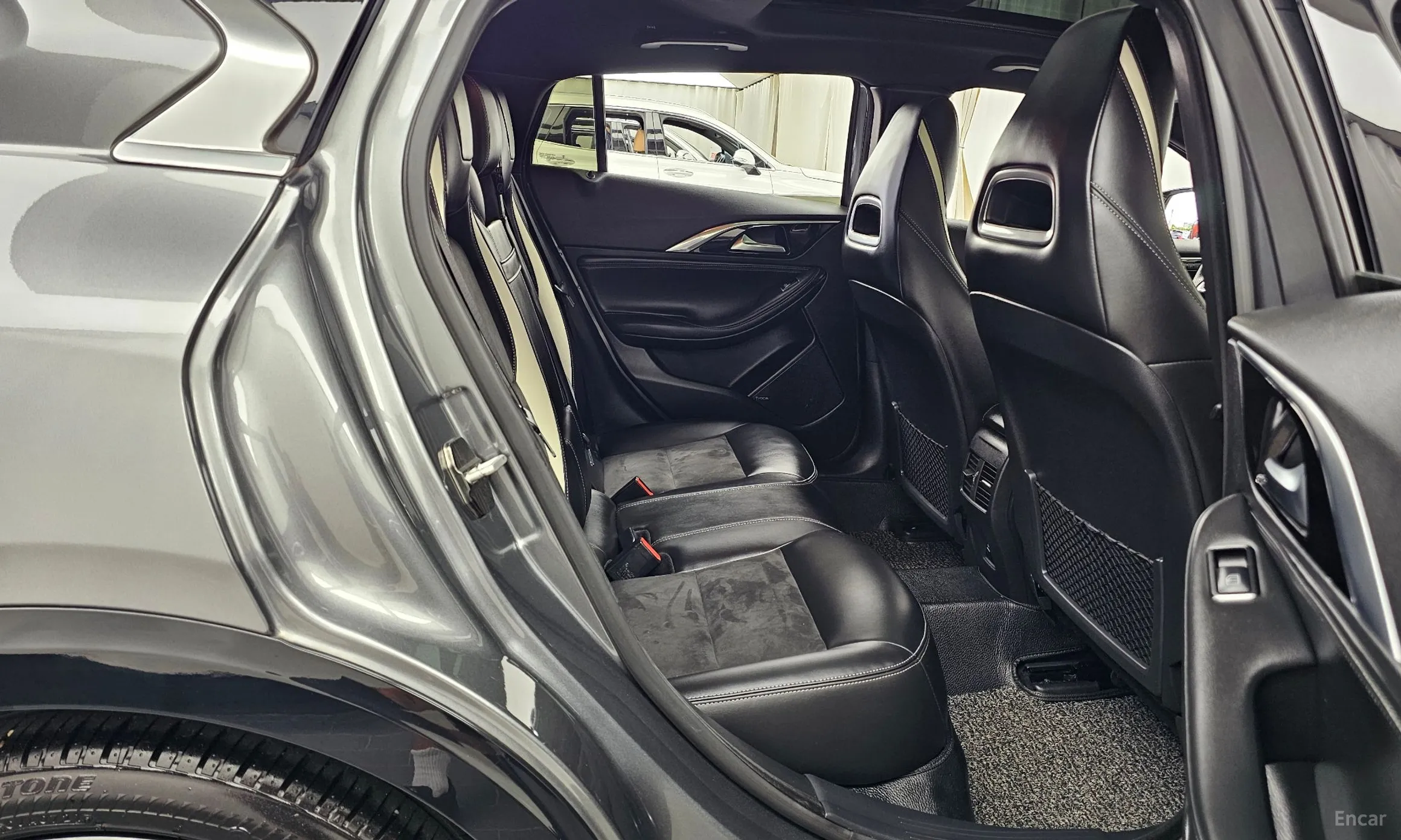 Infiniti Q30 превью 12