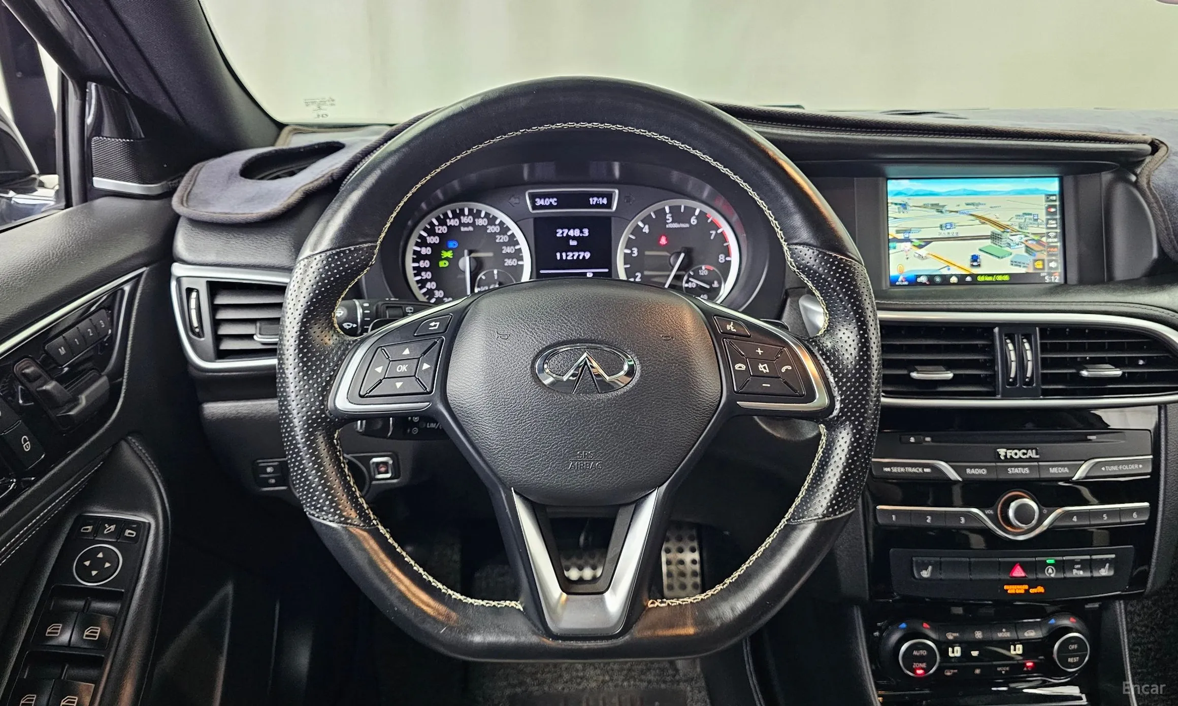 Infiniti Q30 превью 13