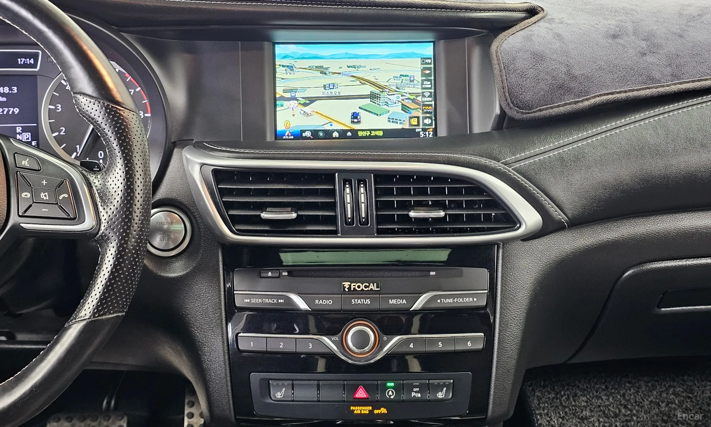Infiniti Q30 превью 14