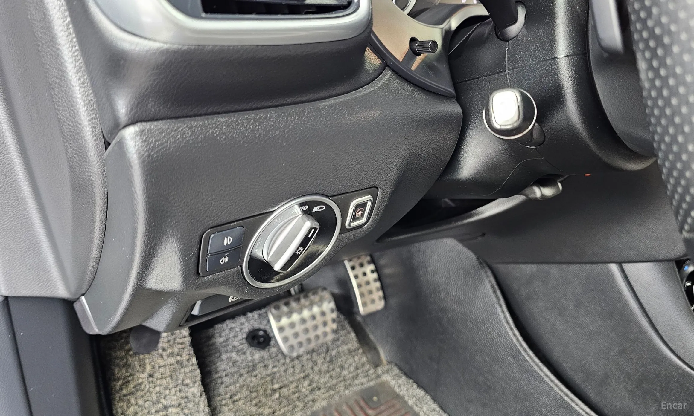 Infiniti Q30 превью 16
