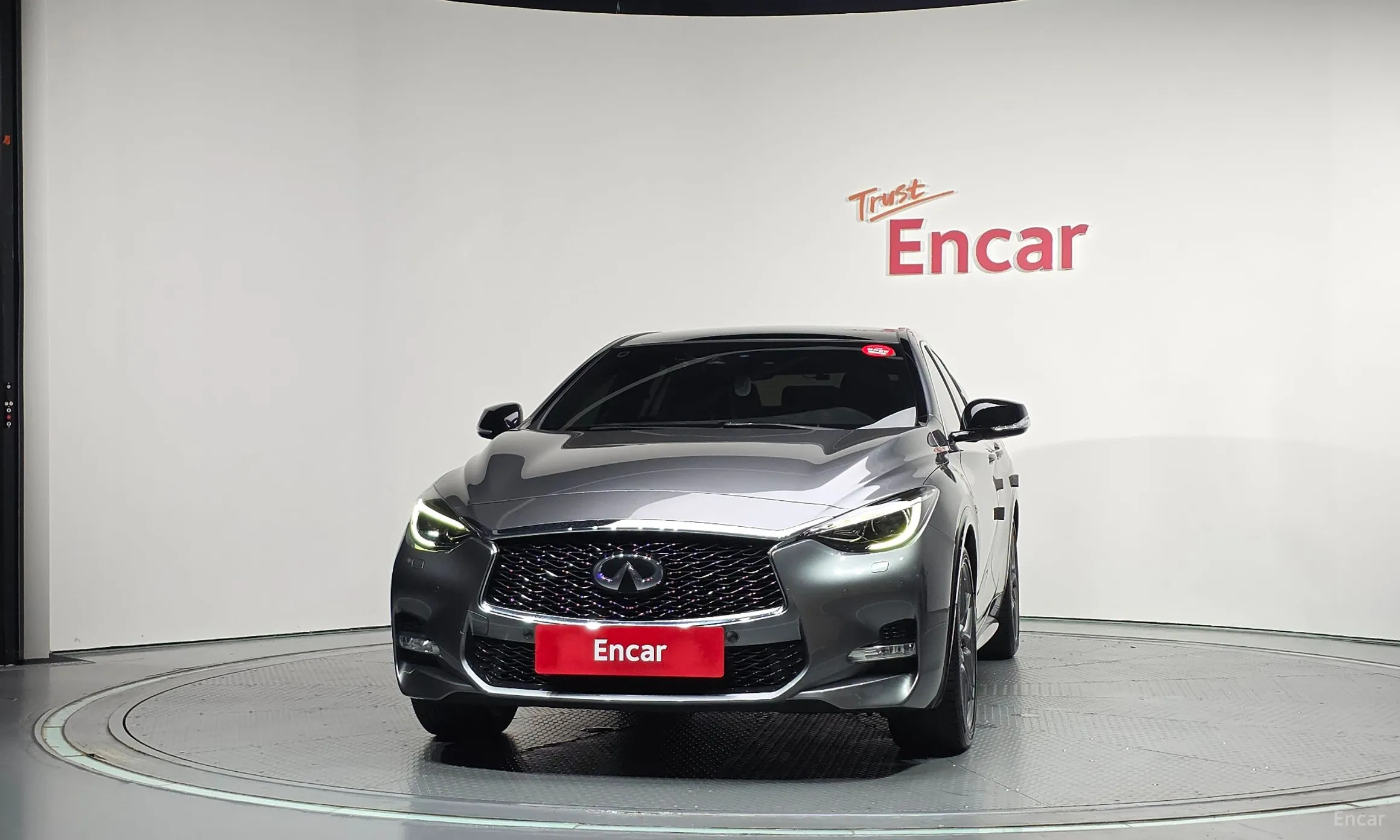 Infiniti Q30 превью 3