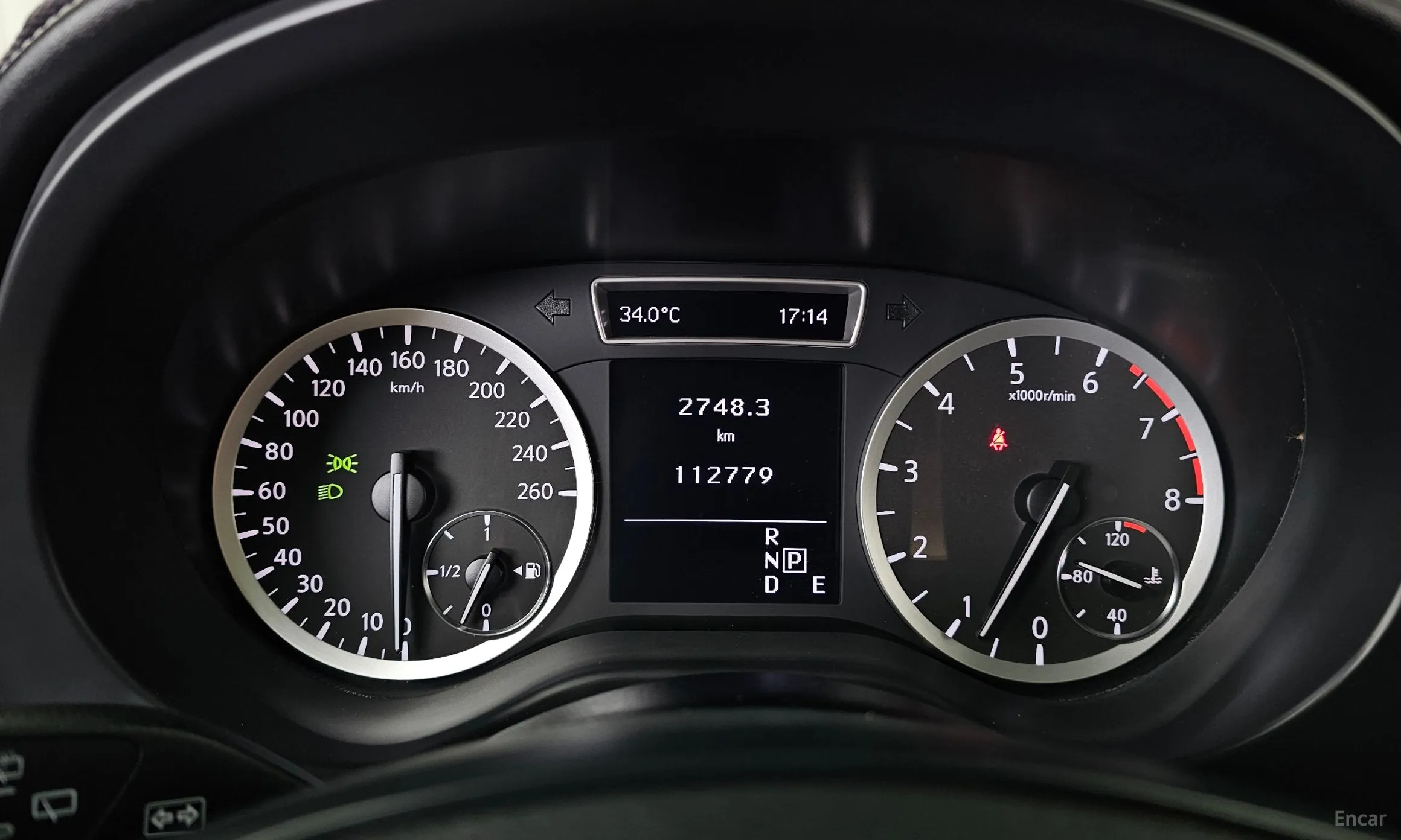 Infiniti Q30 превью 8