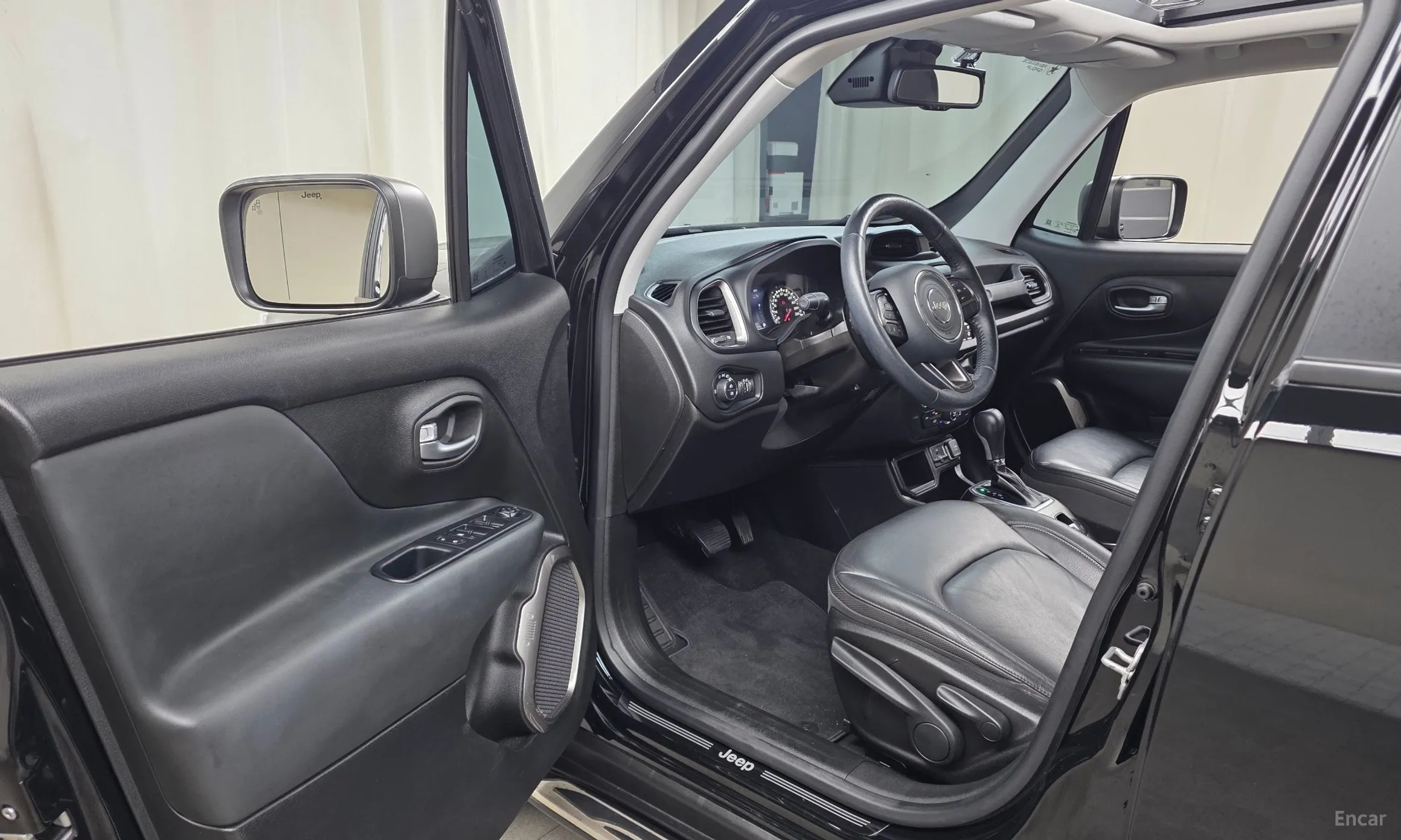 Jeep Renegade превью 10