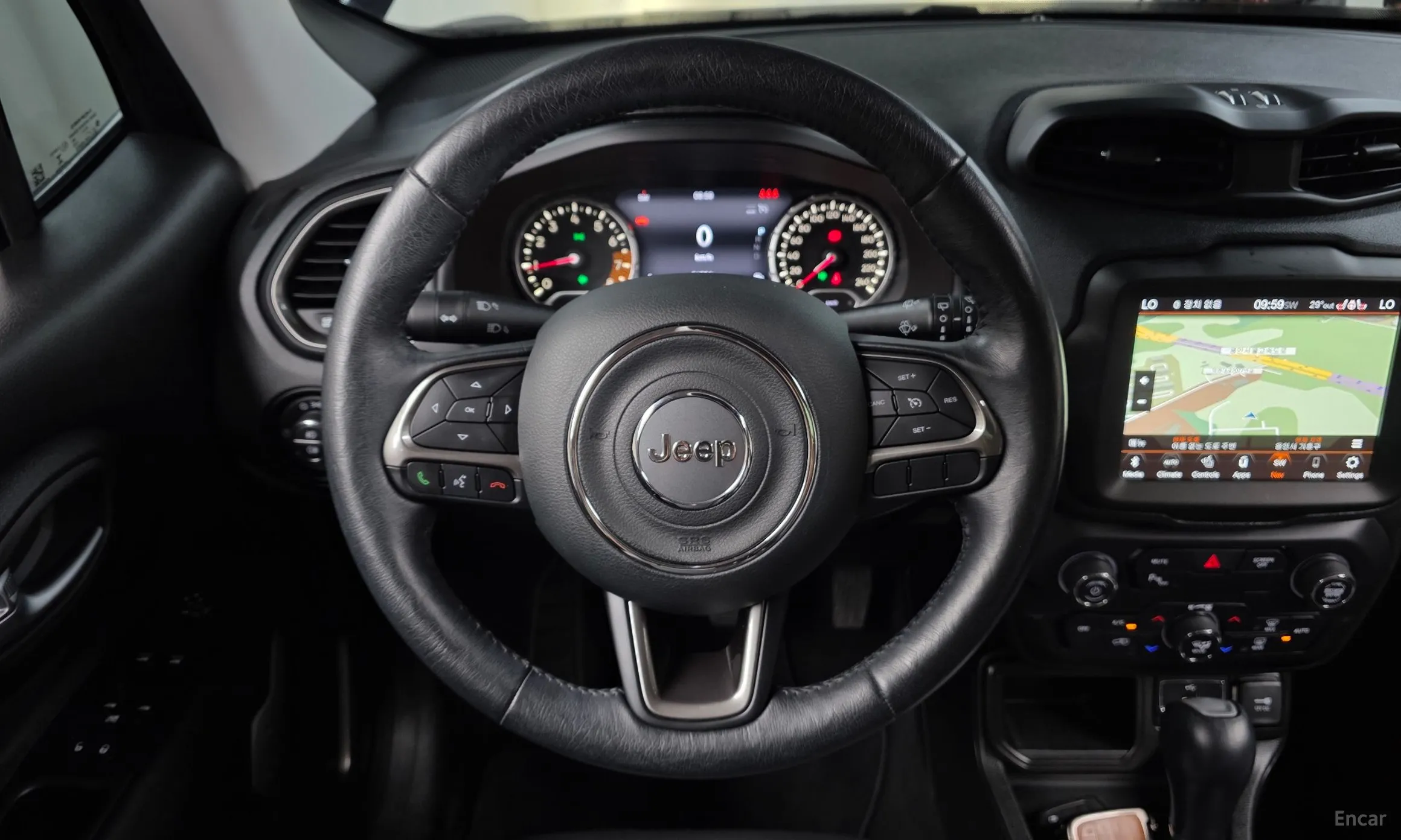 Jeep Renegade превью 16