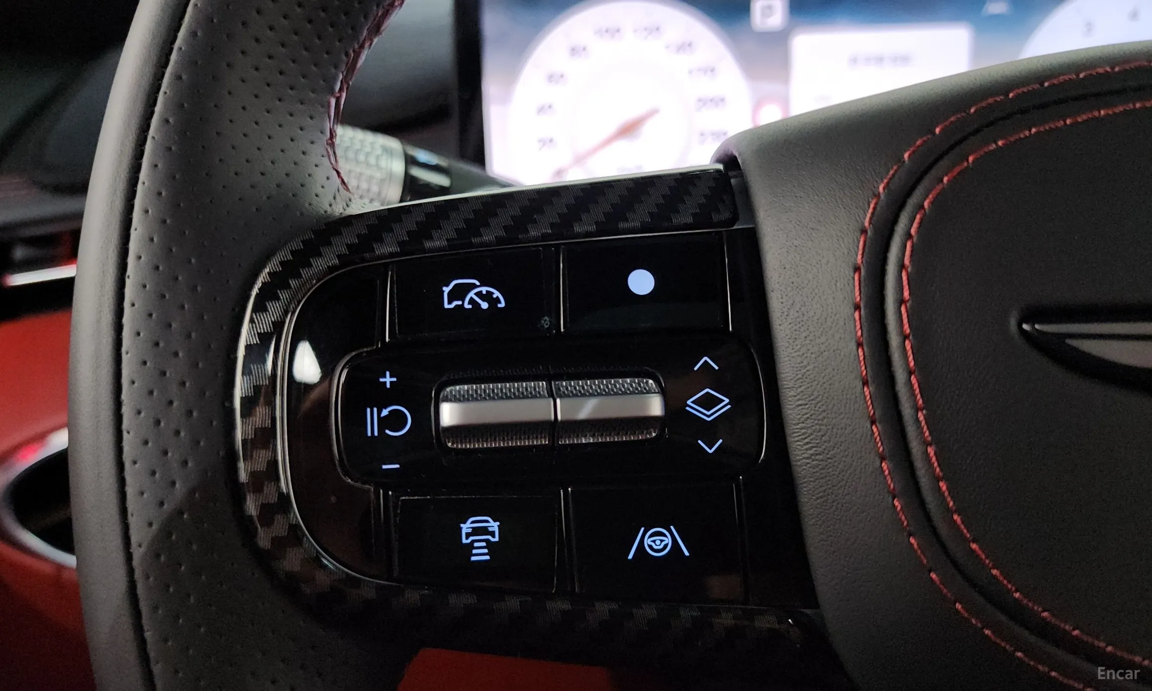 Genesis GV70 превью 16