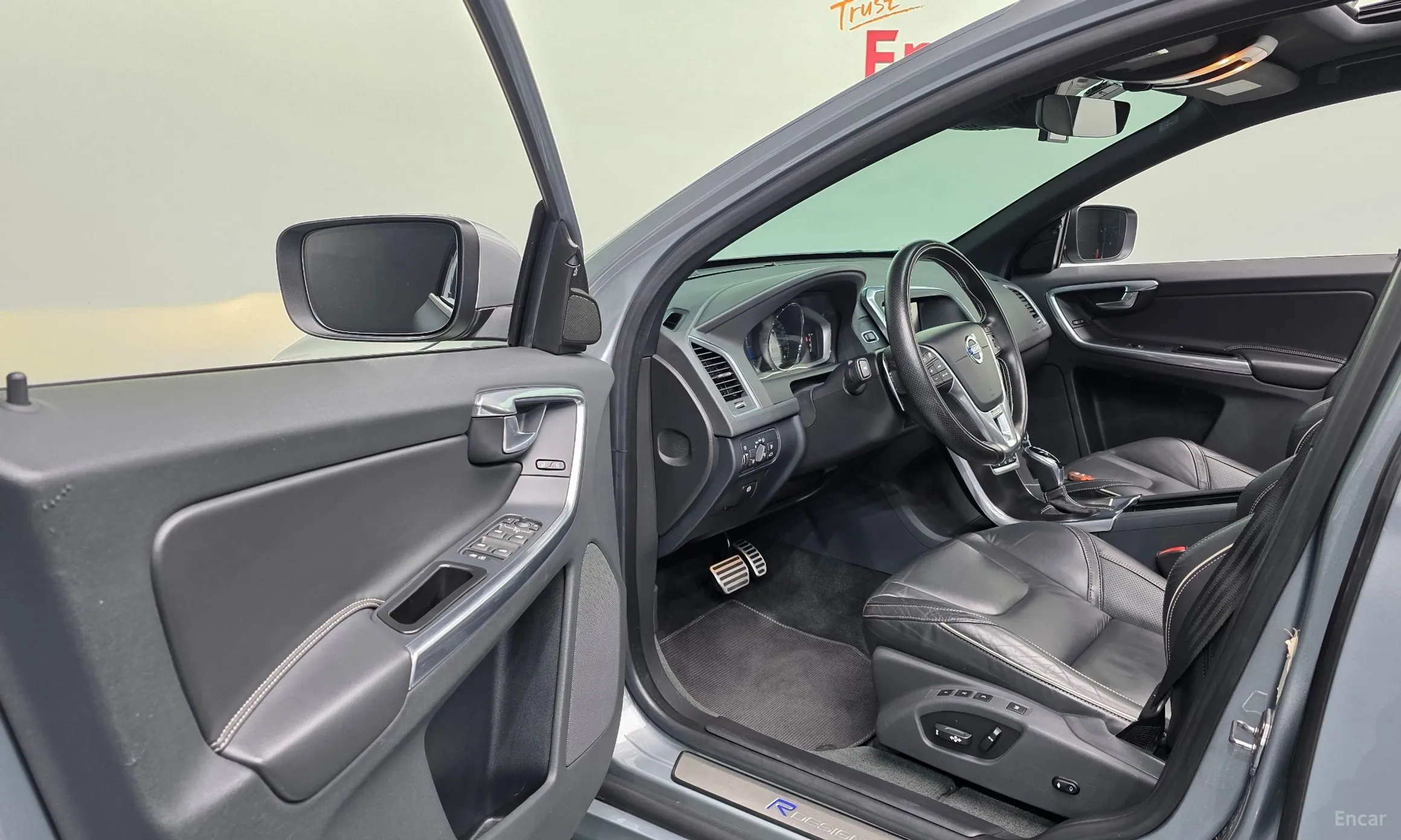 Volvo XC60 превью 10