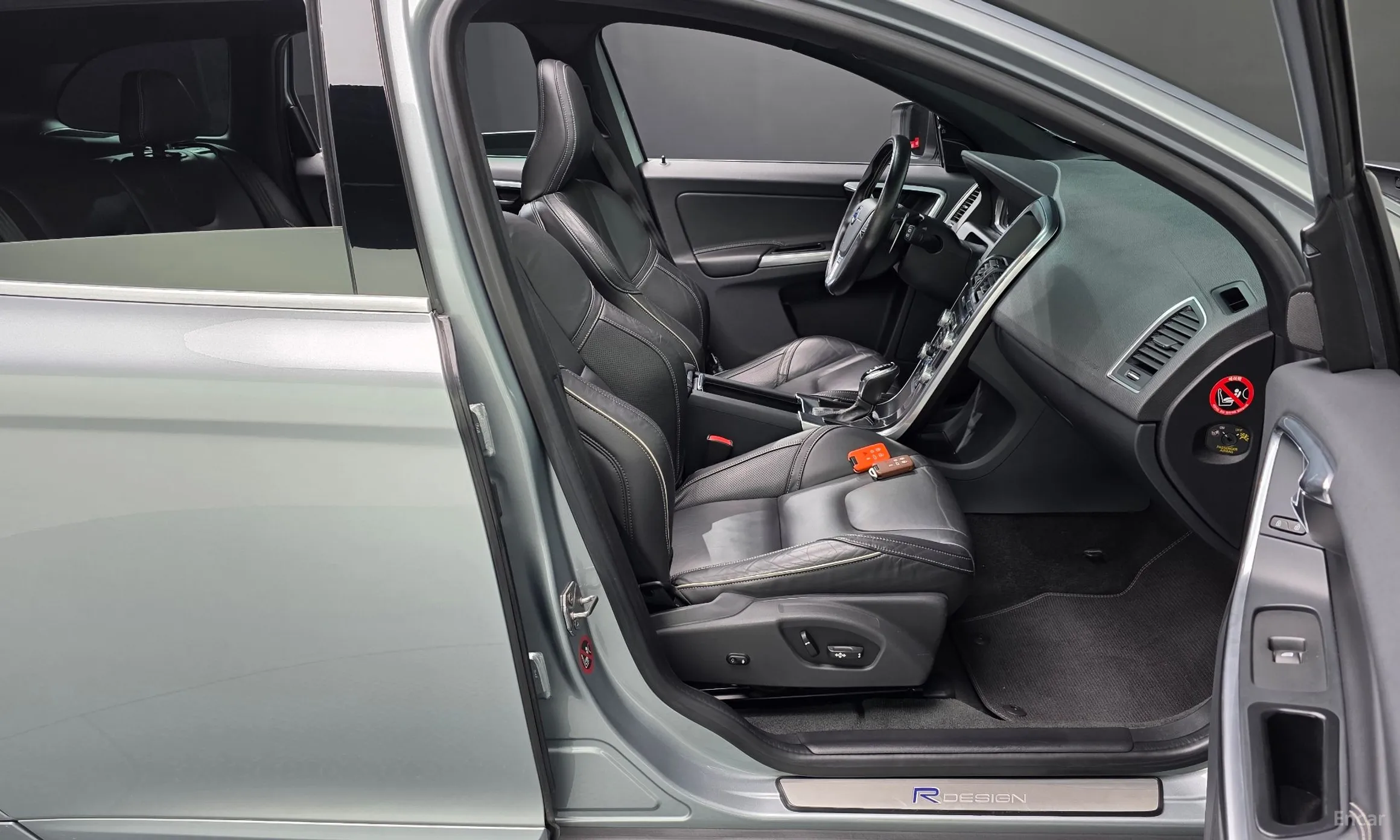 Volvo XC60 превью 11