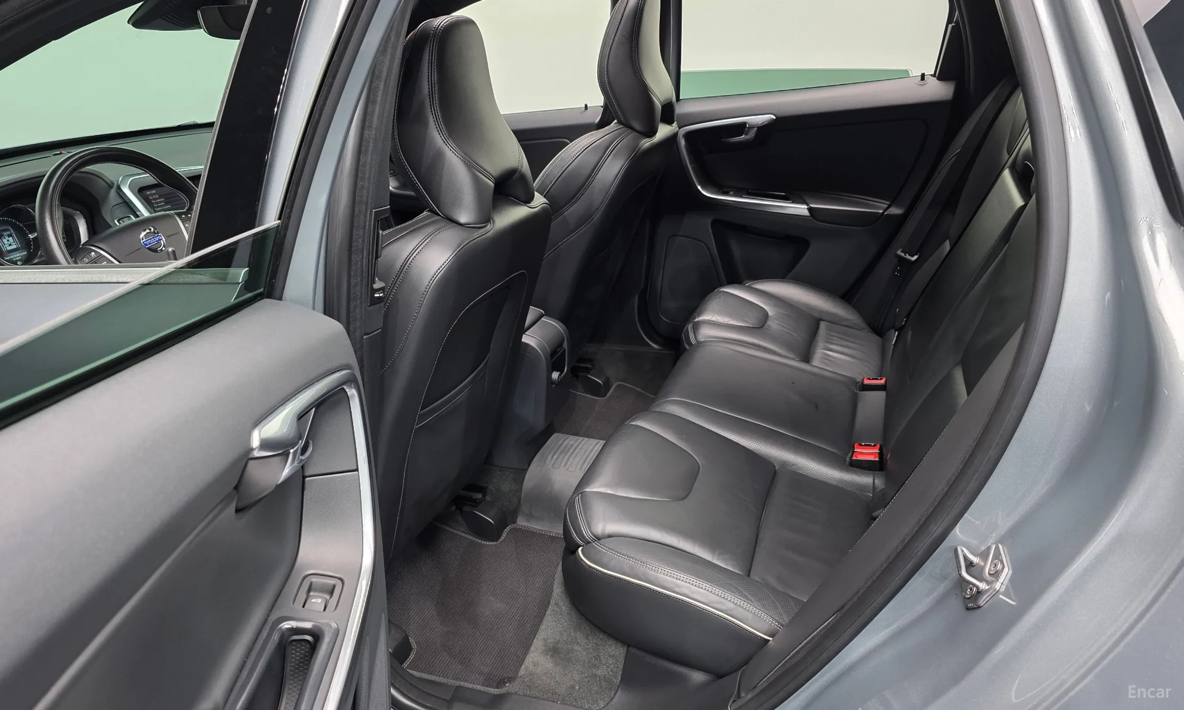 Volvo XC60 превью 12