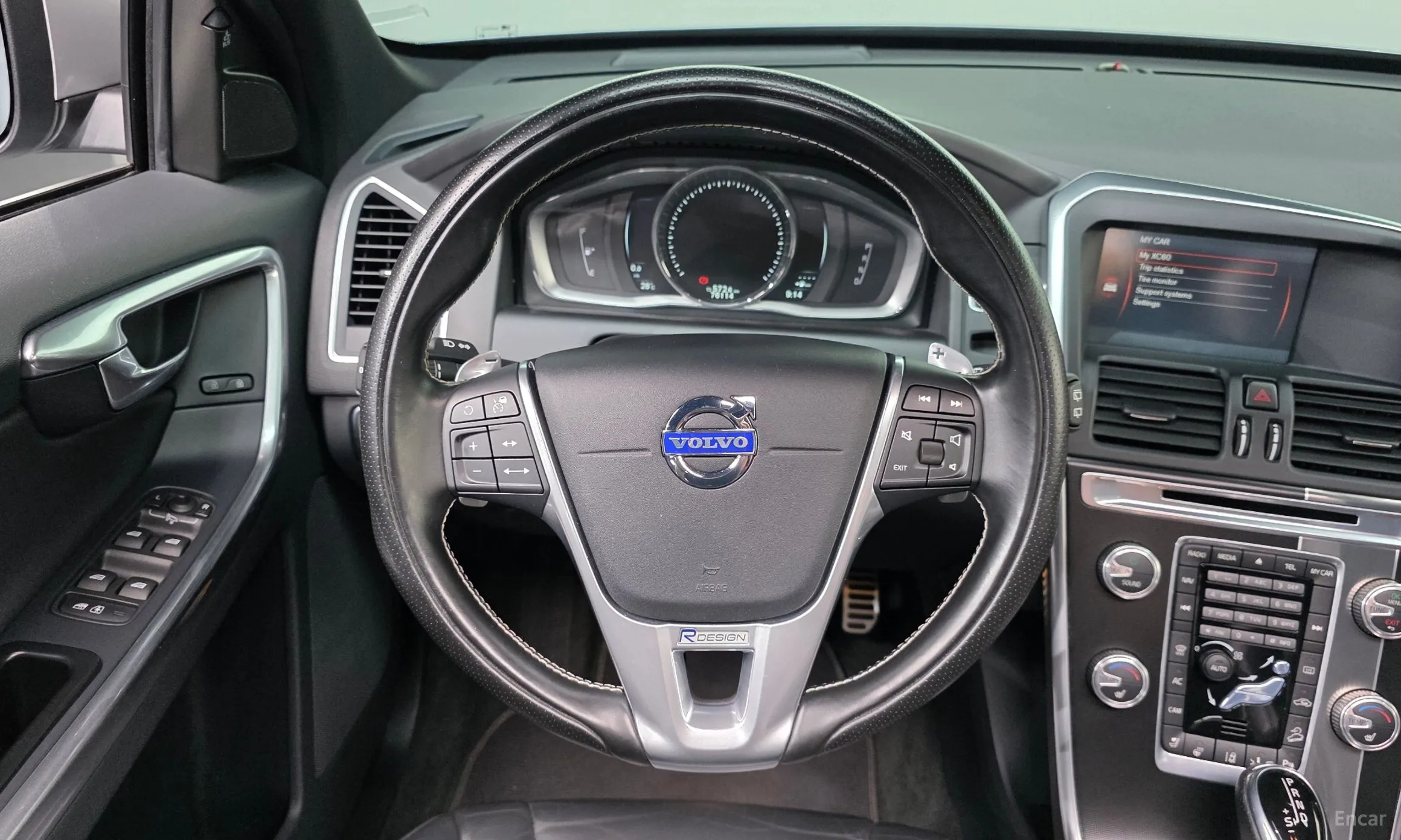 Volvo XC60 превью 13