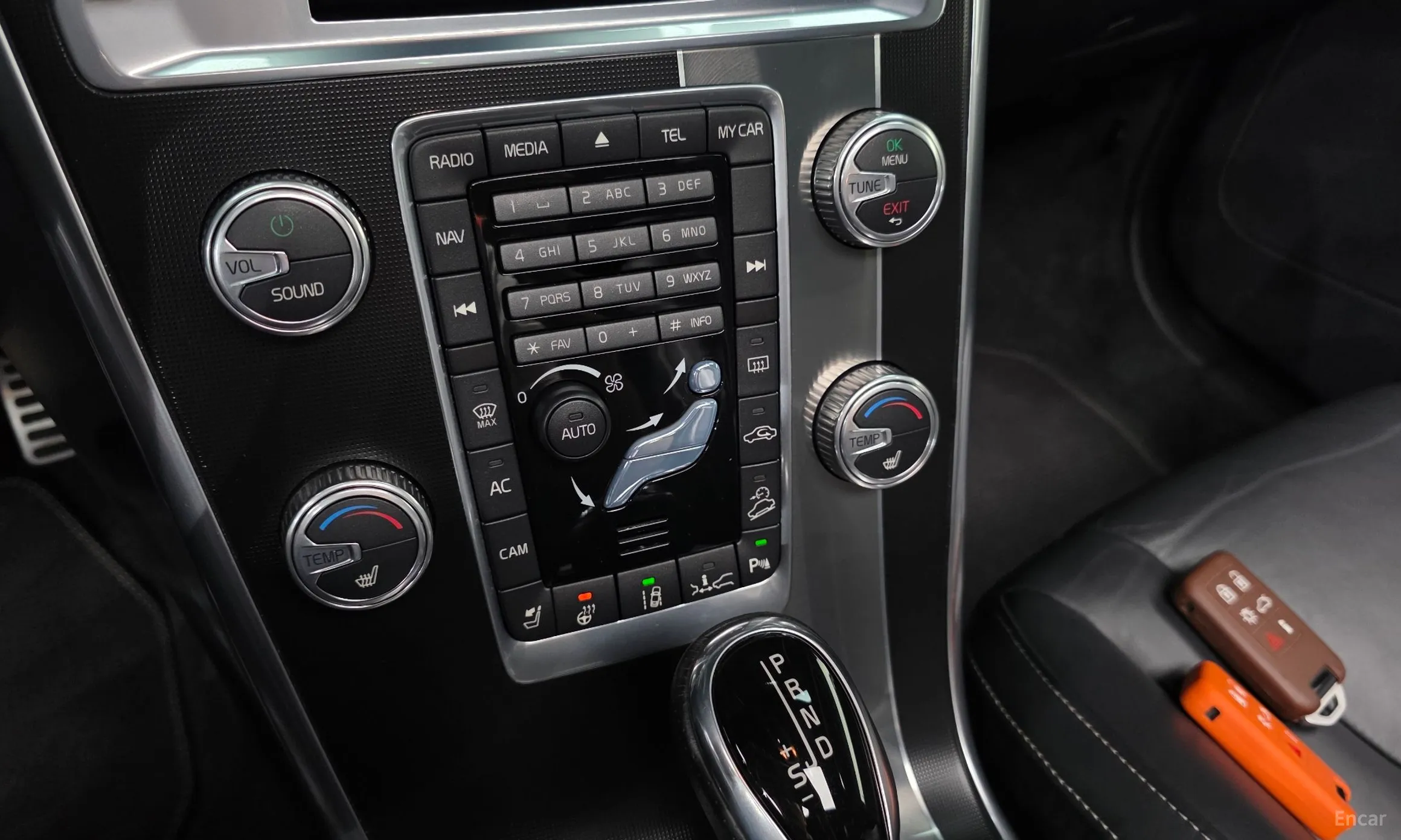 Volvo XC60 превью 15
