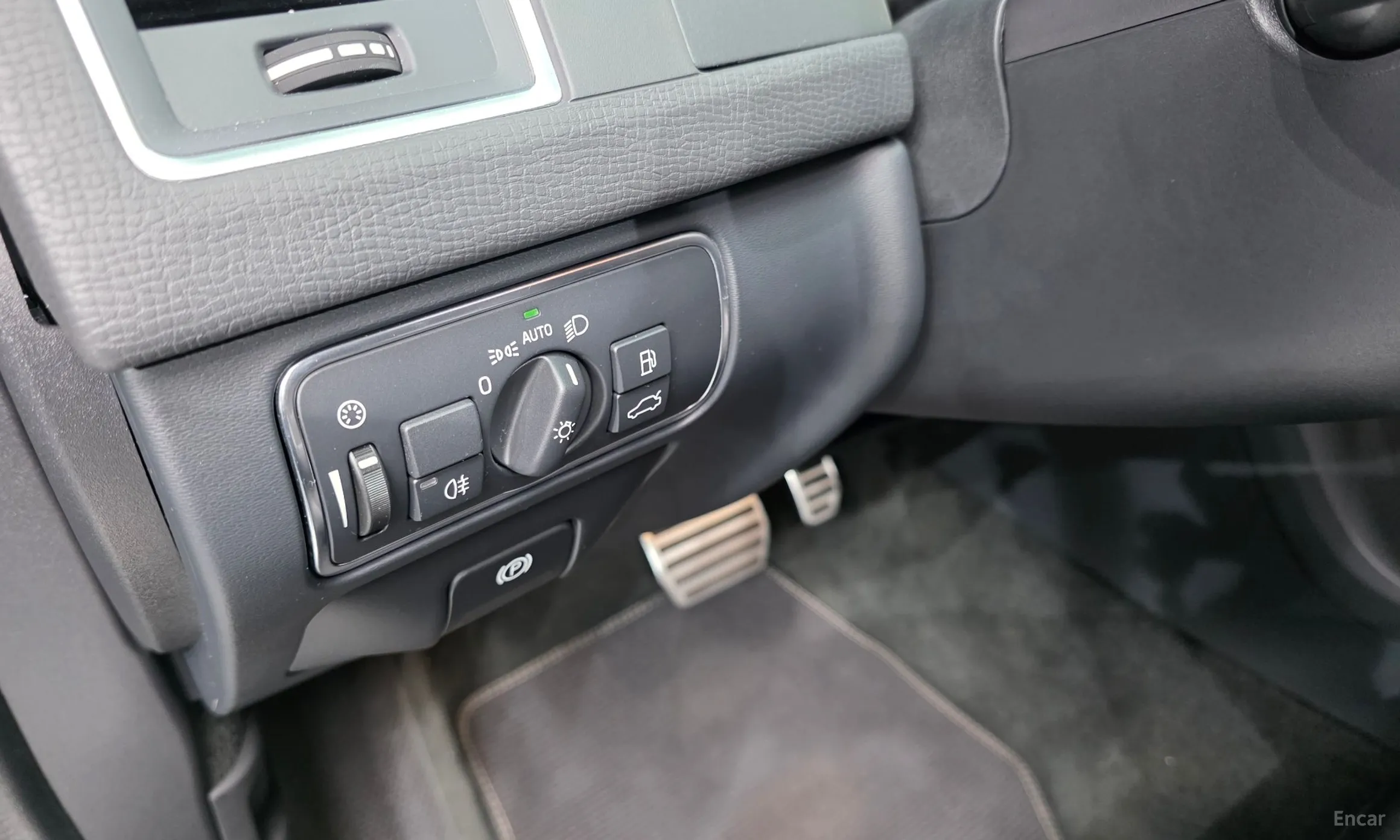 Volvo XC60 превью 17
