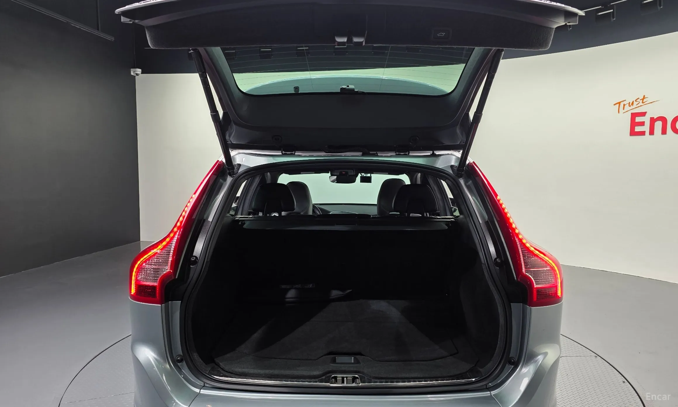 Volvo XC60 превью 20