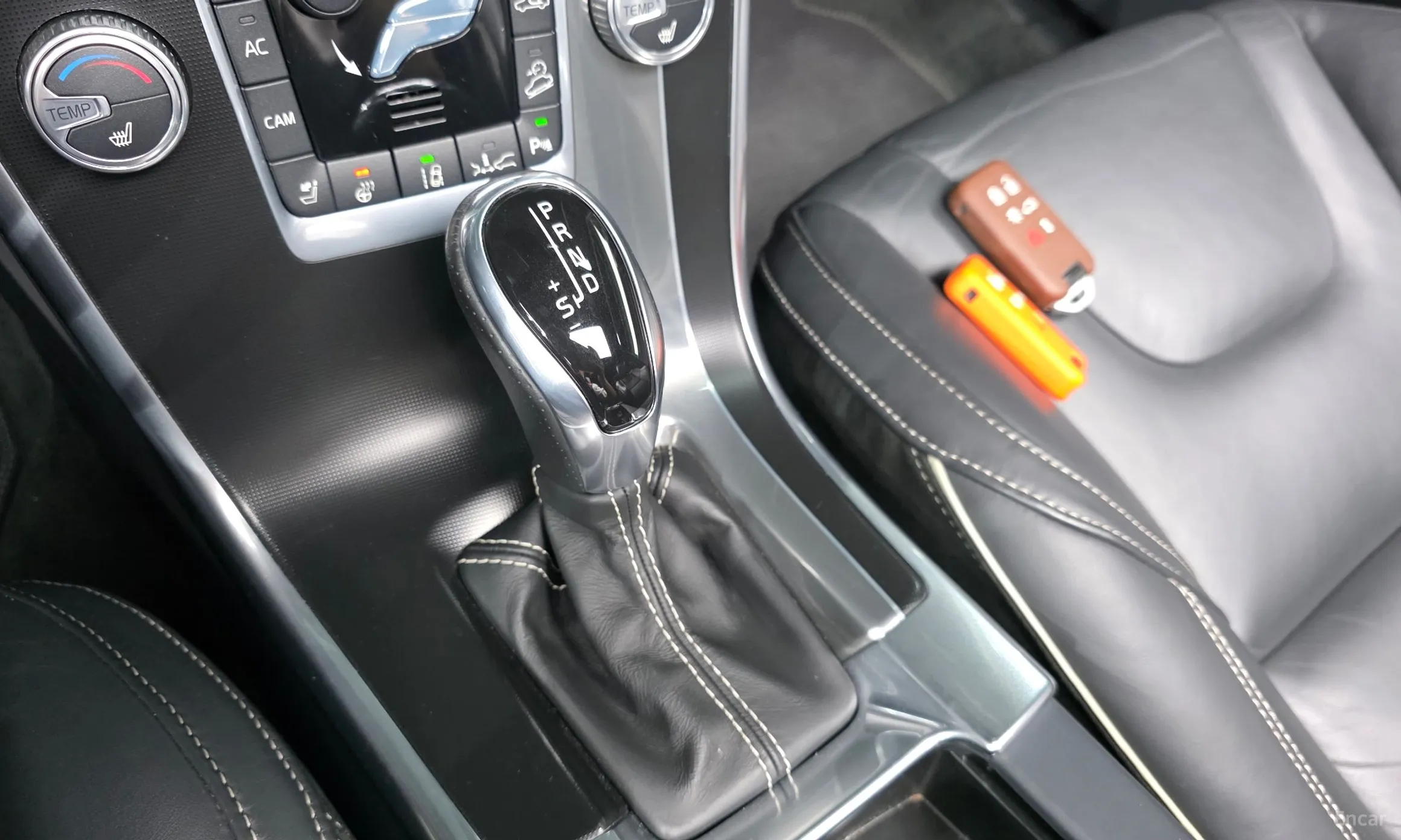 Volvo XC60 превью 9