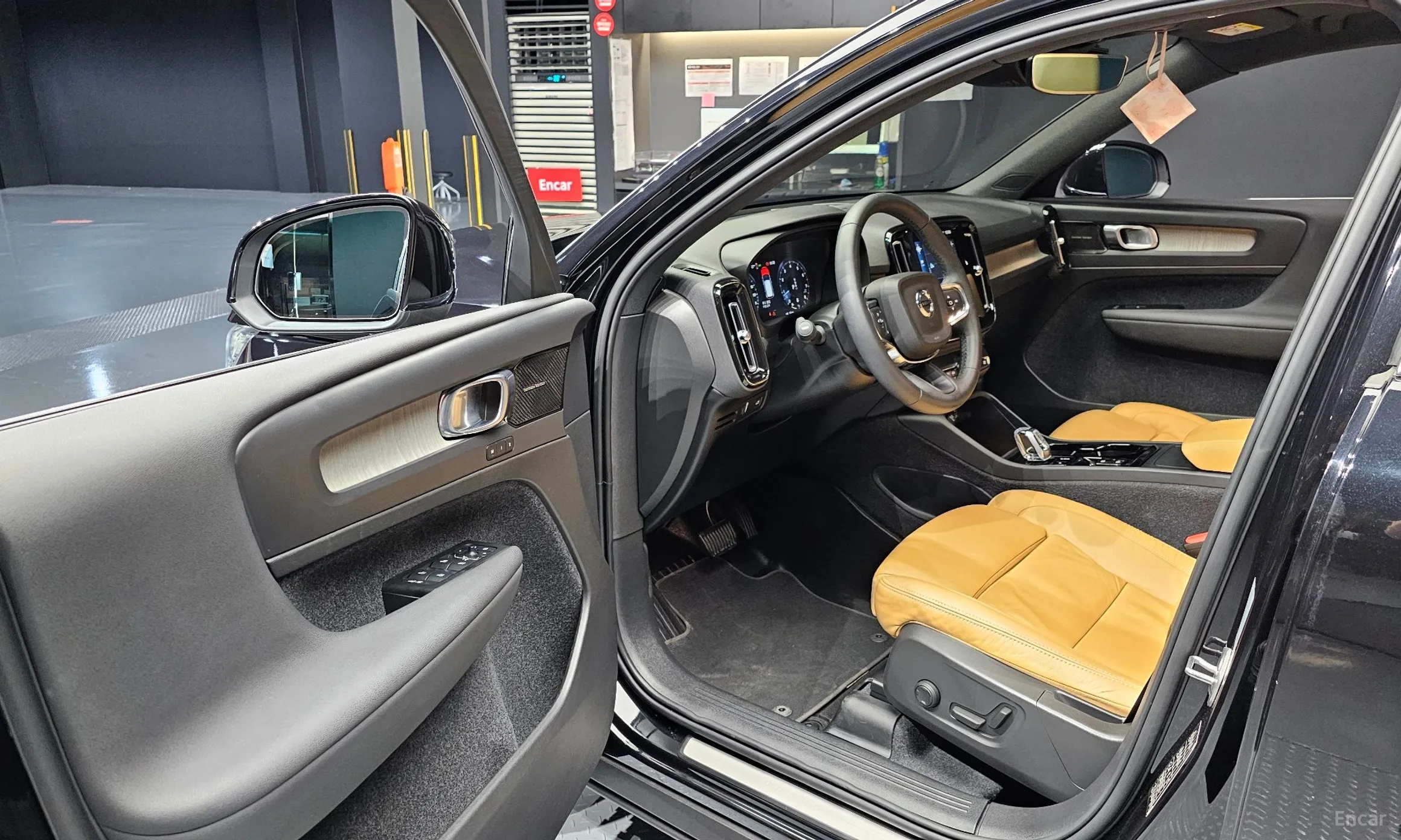 Volvo XC40 превью 10