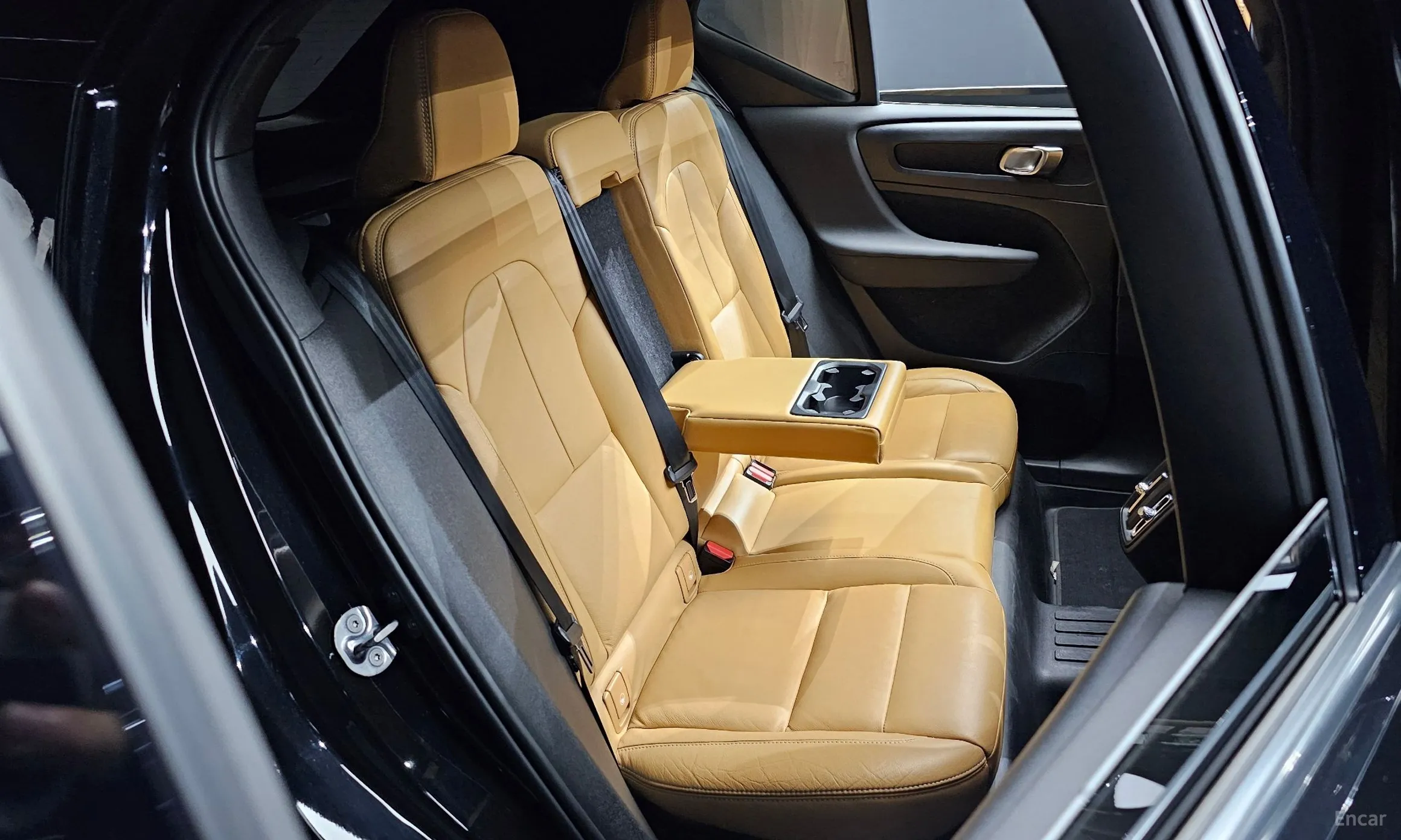Volvo XC40 превью 11