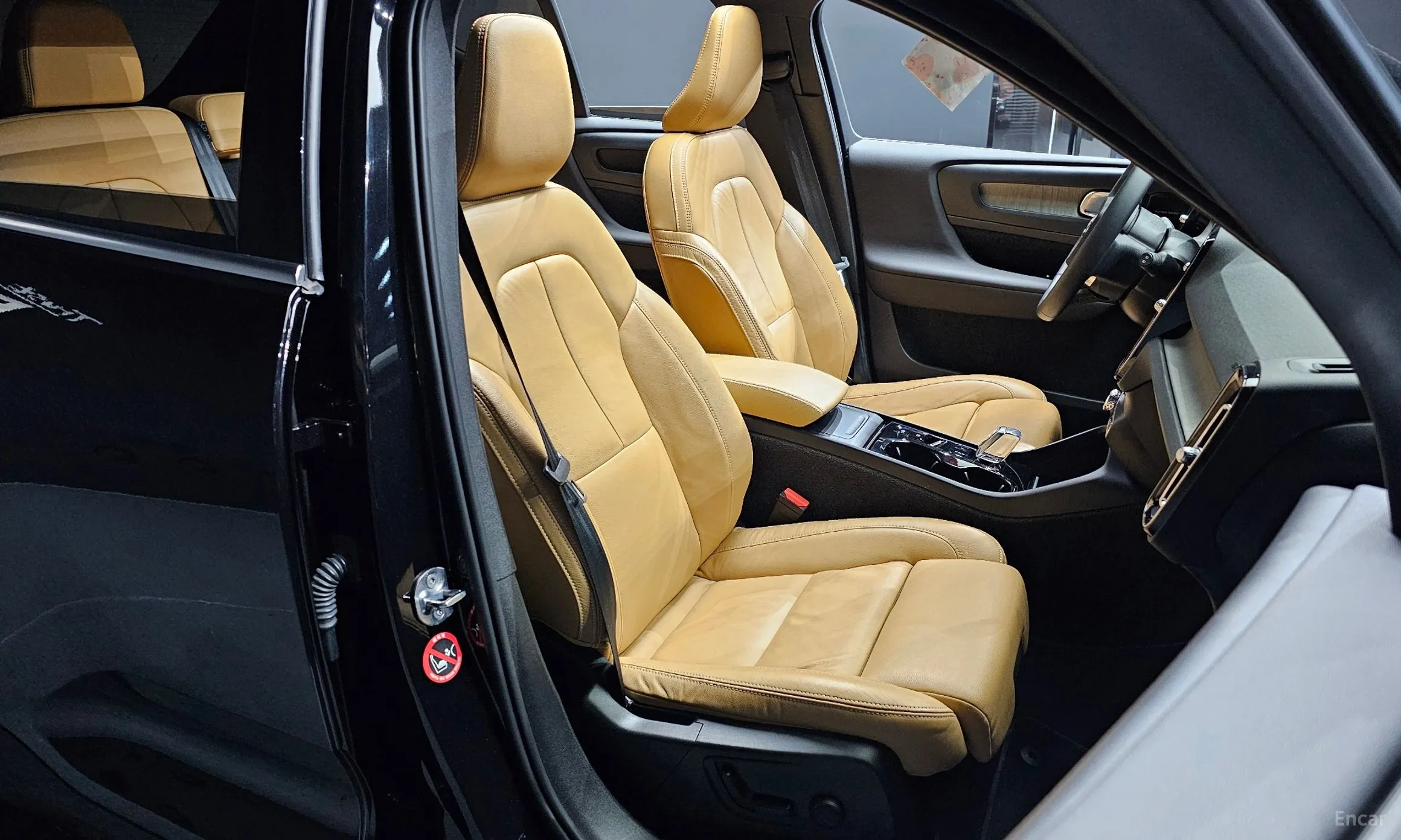 Volvo XC40 превью 12
