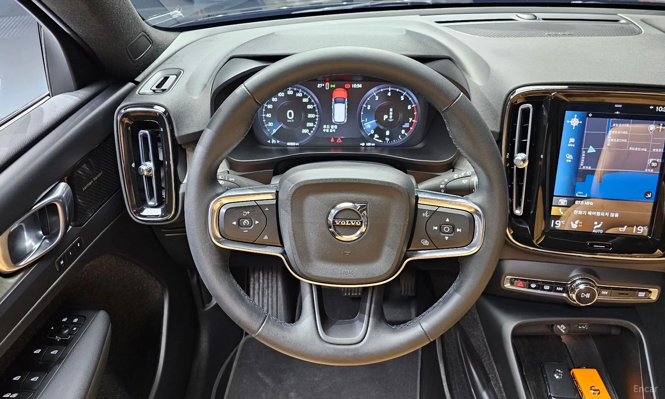 Volvo XC40 превью 13