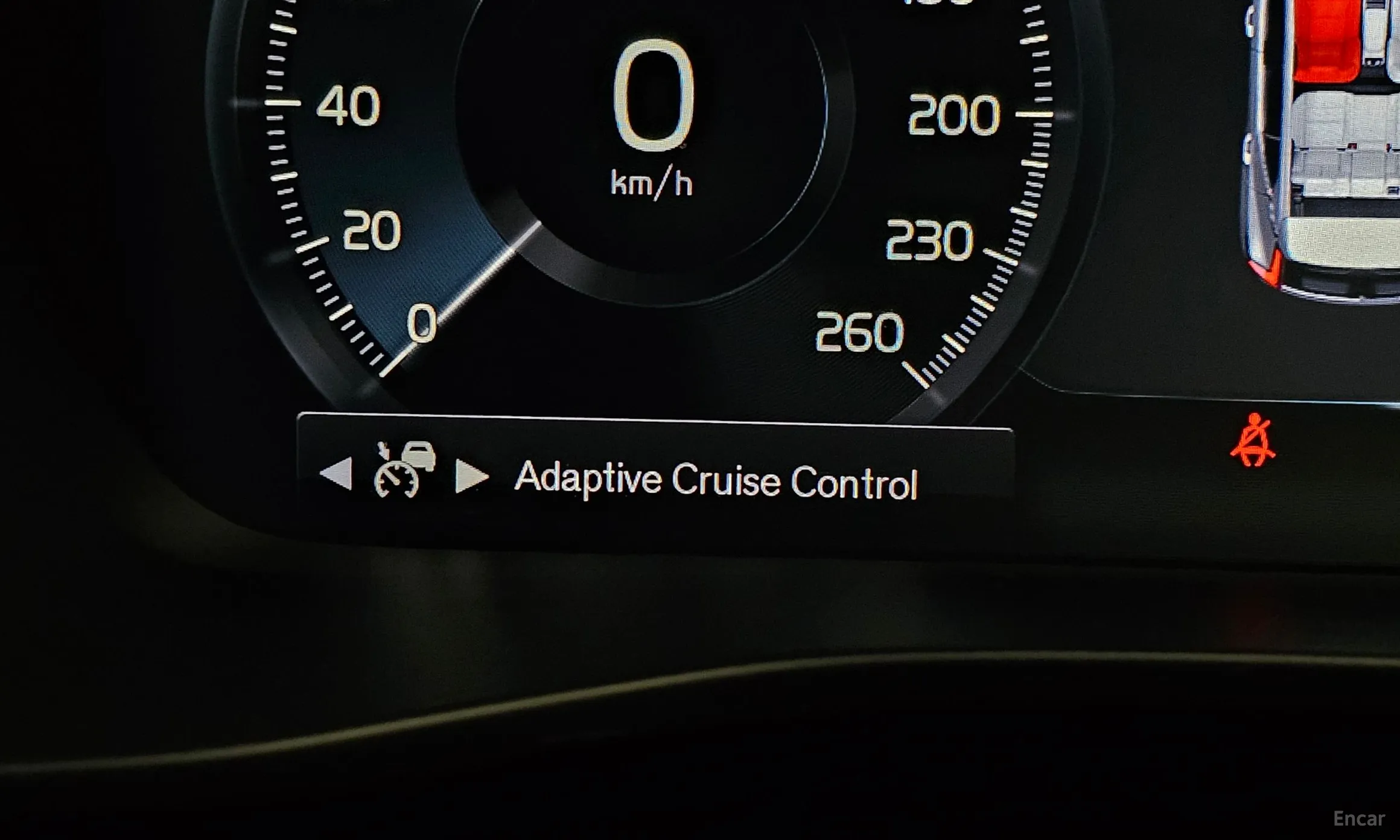 Volvo XC40 превью 17