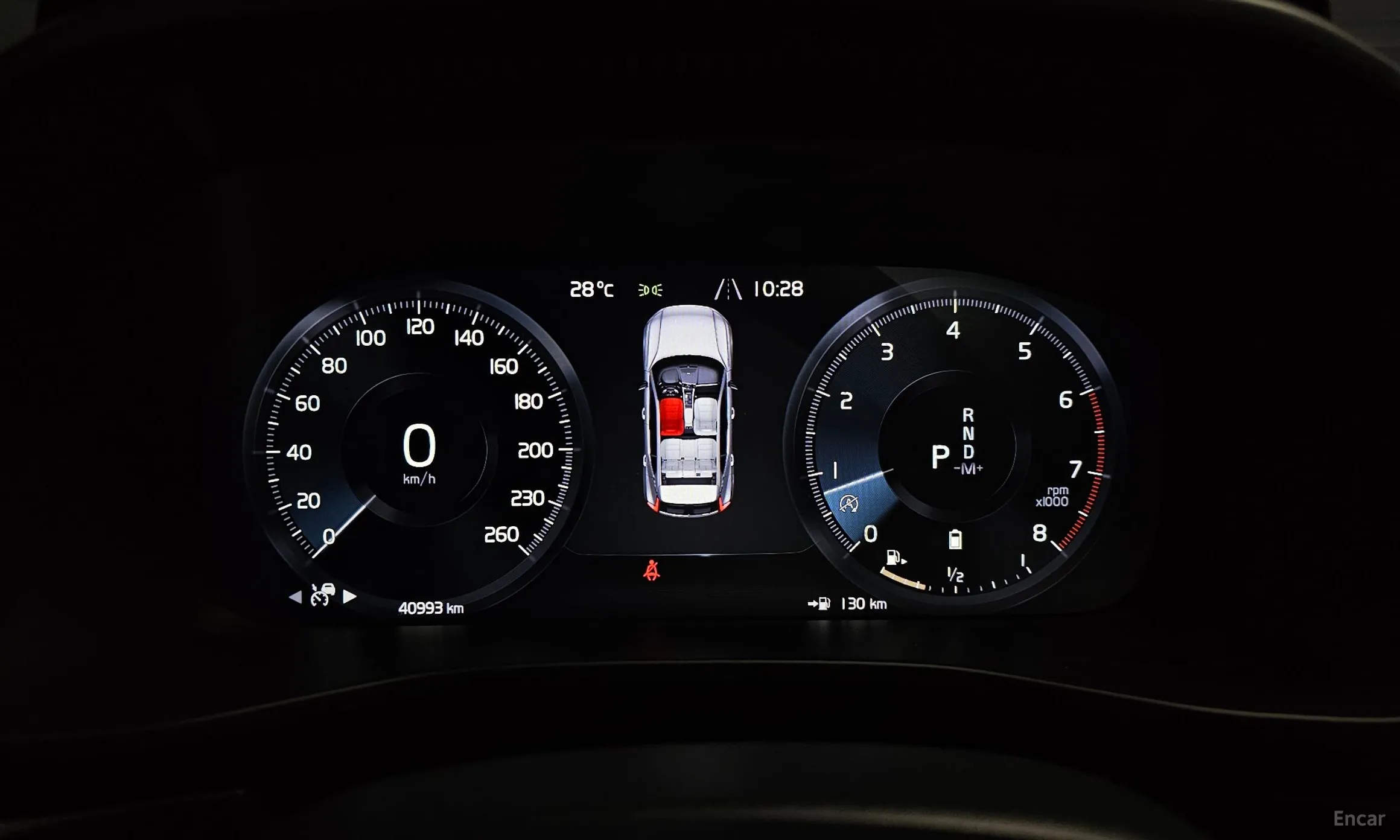 Volvo XC40 превью 8