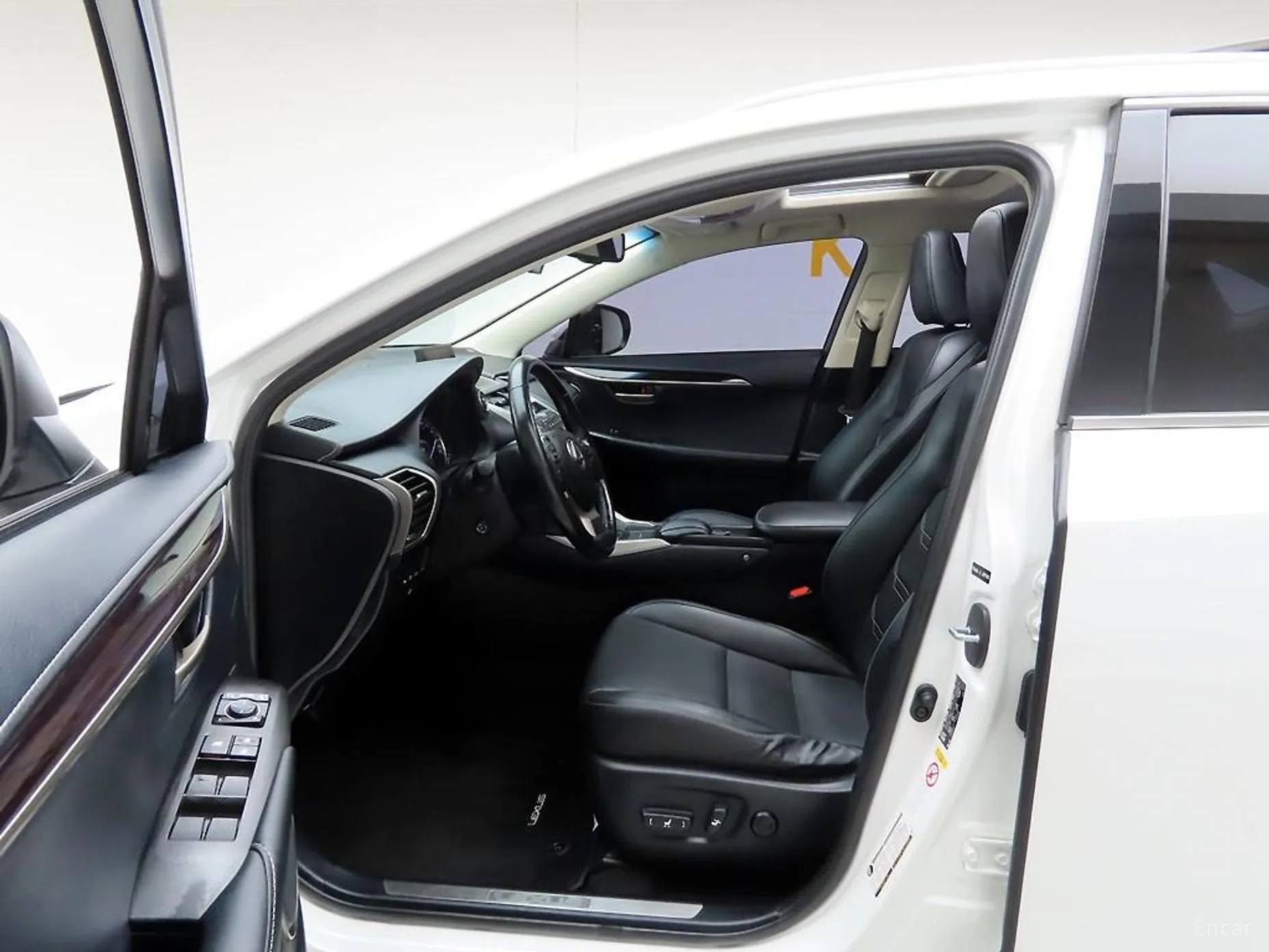 Lexus NX300h превью 13