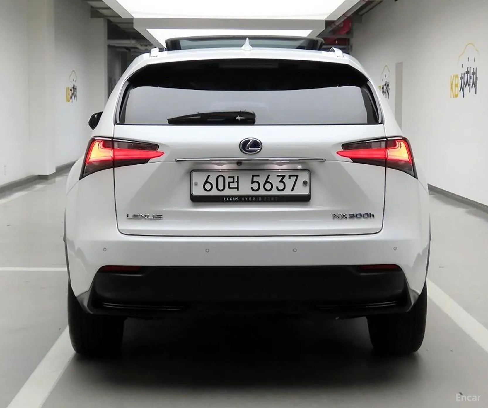 Lexus NX300h превью 3