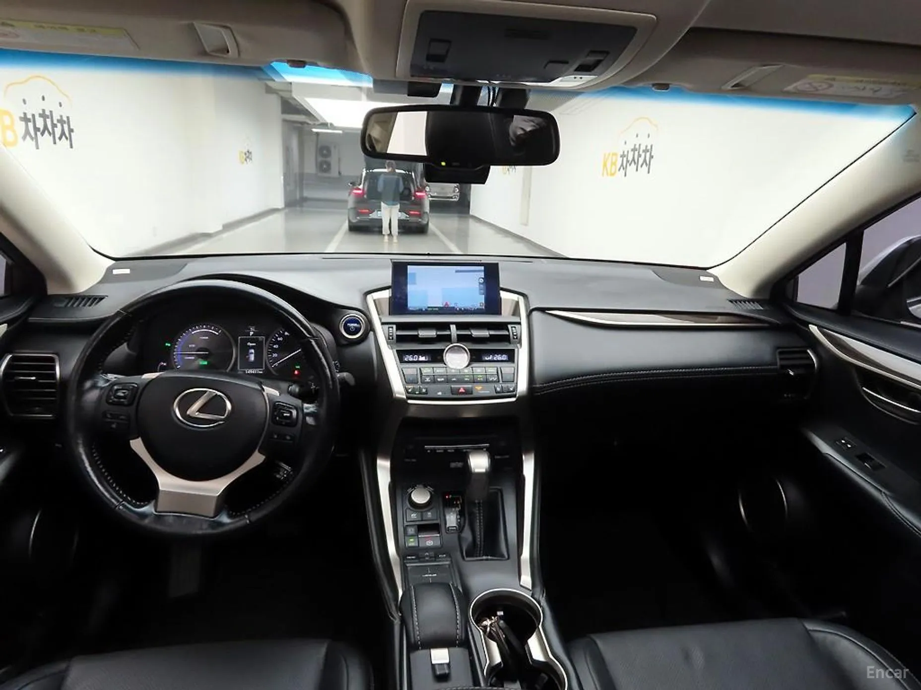Lexus NX300h превью 6