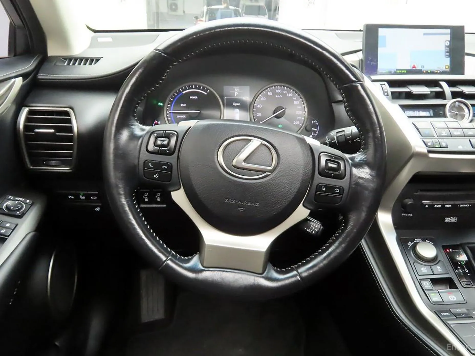 Lexus NX300h превью 7