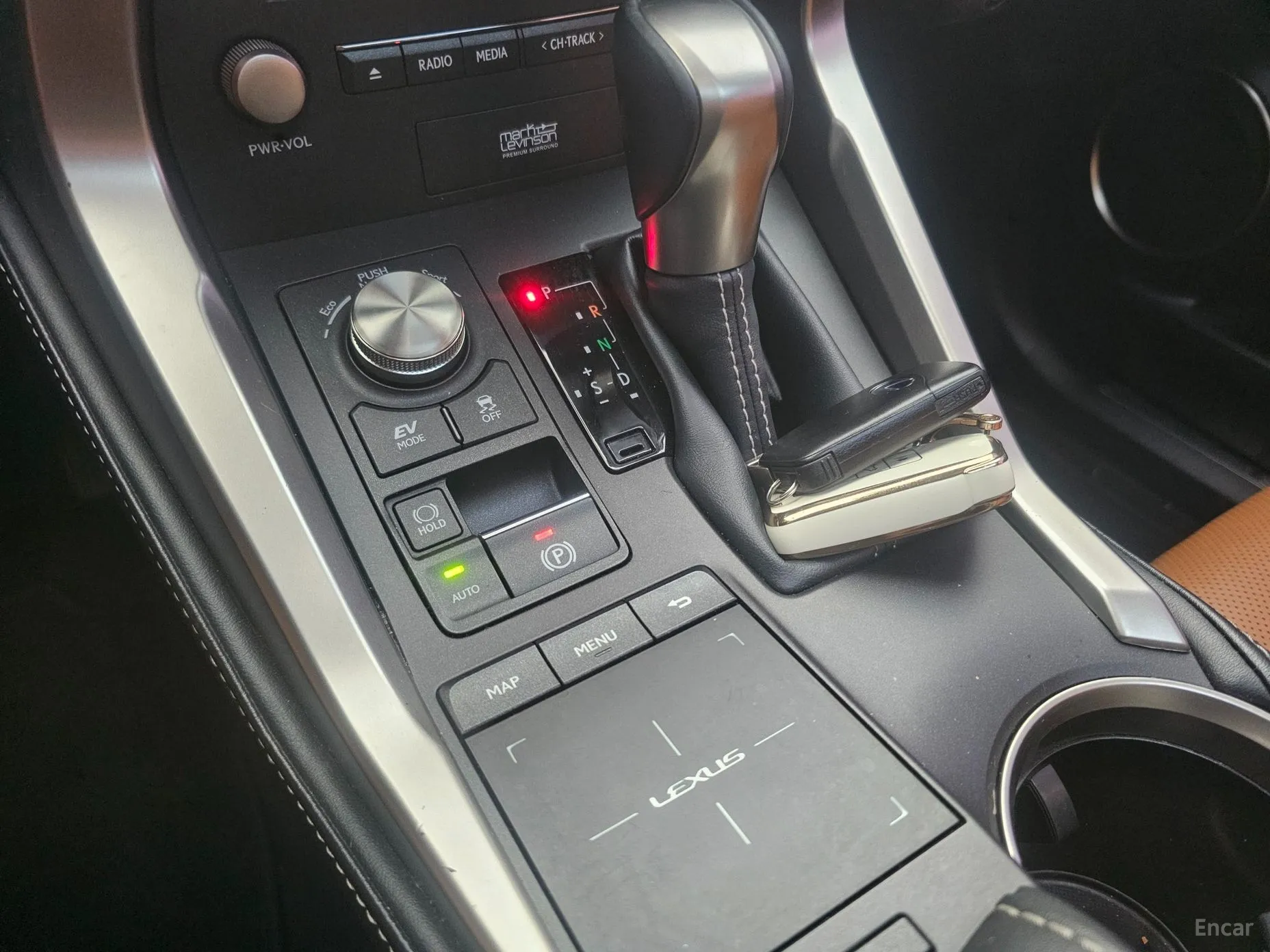 Lexus NX300h превью 12