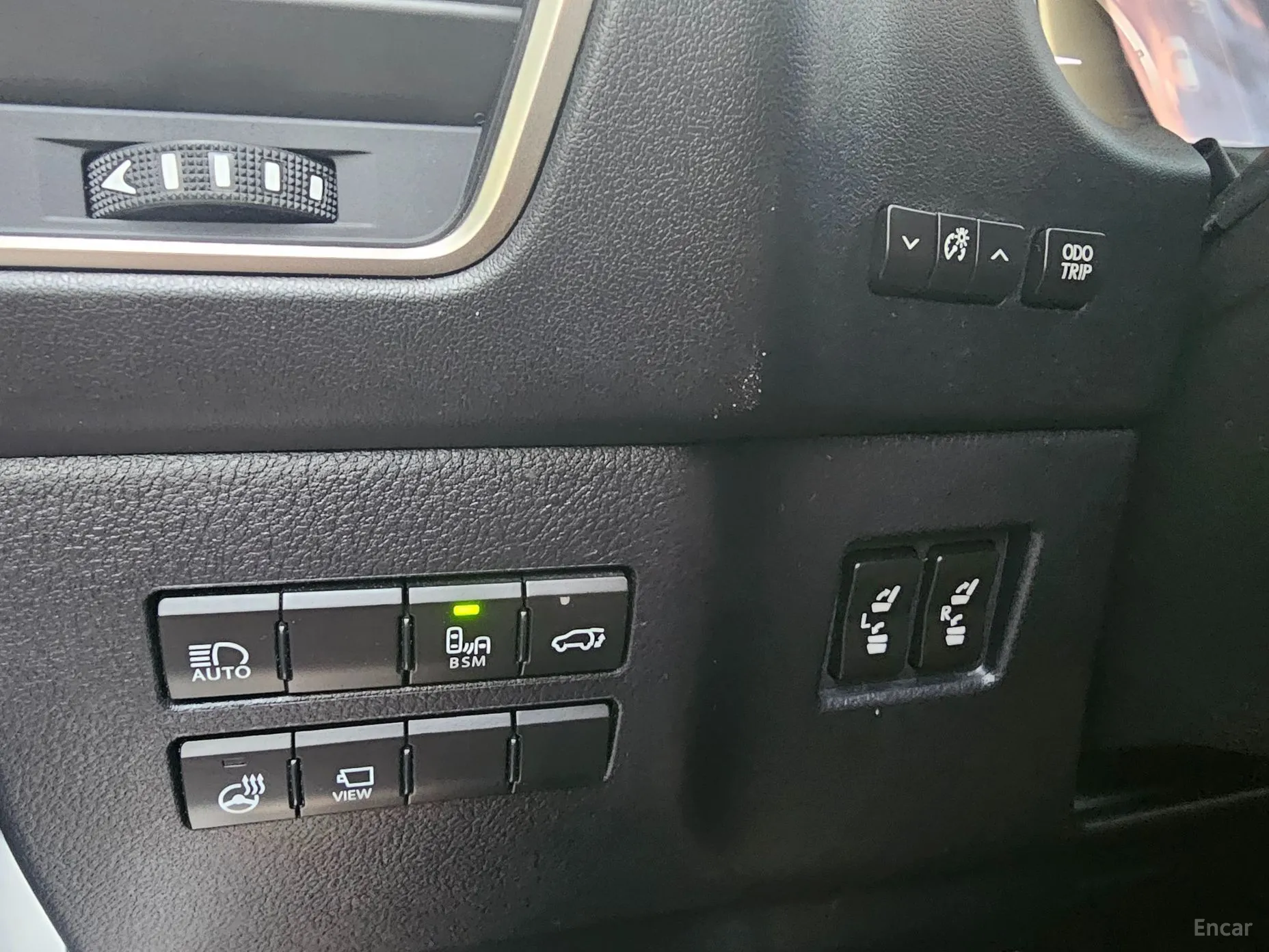 Lexus NX300h превью 17