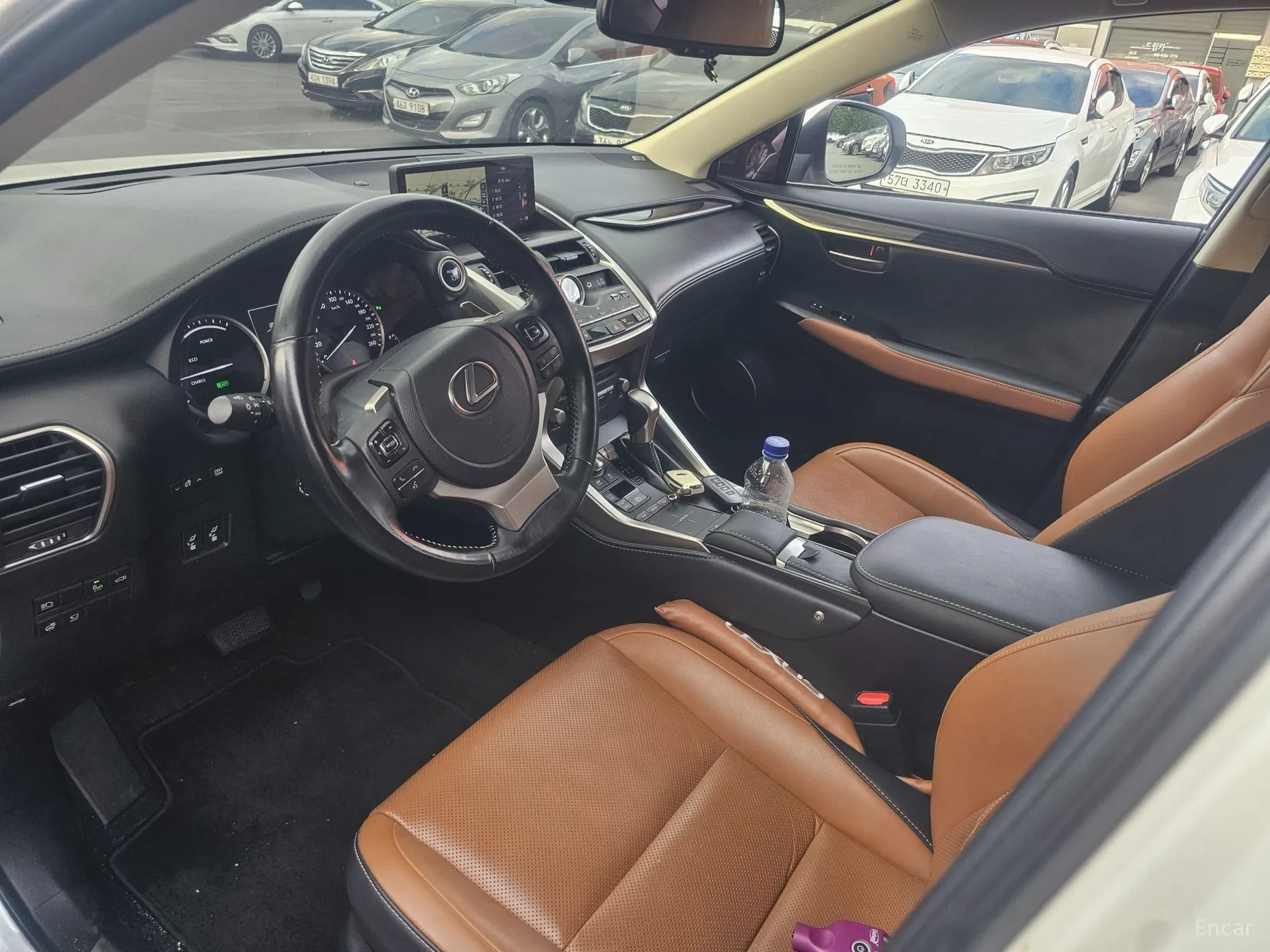 Lexus NX300h превью 6