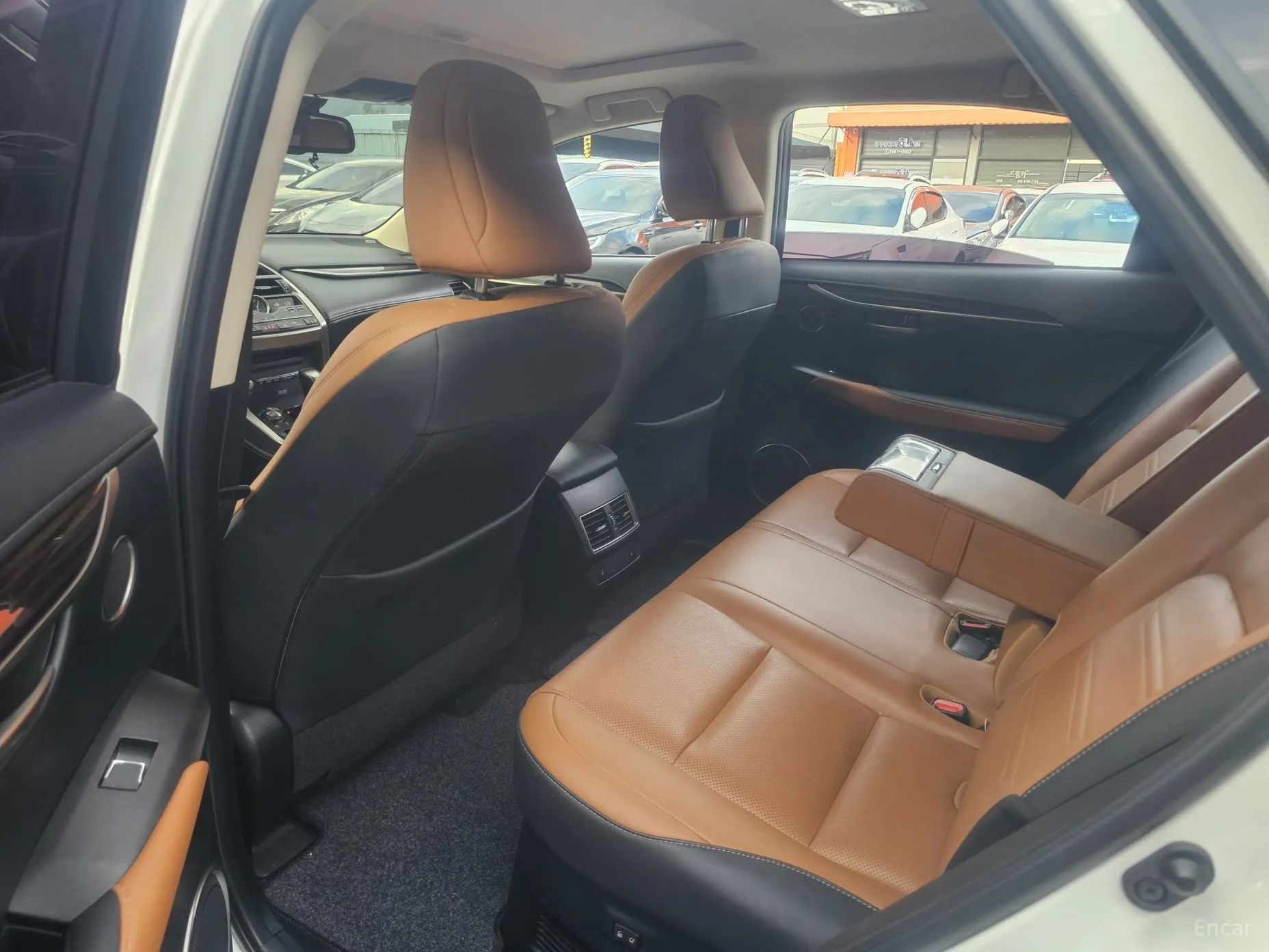 Lexus NX300h превью 7