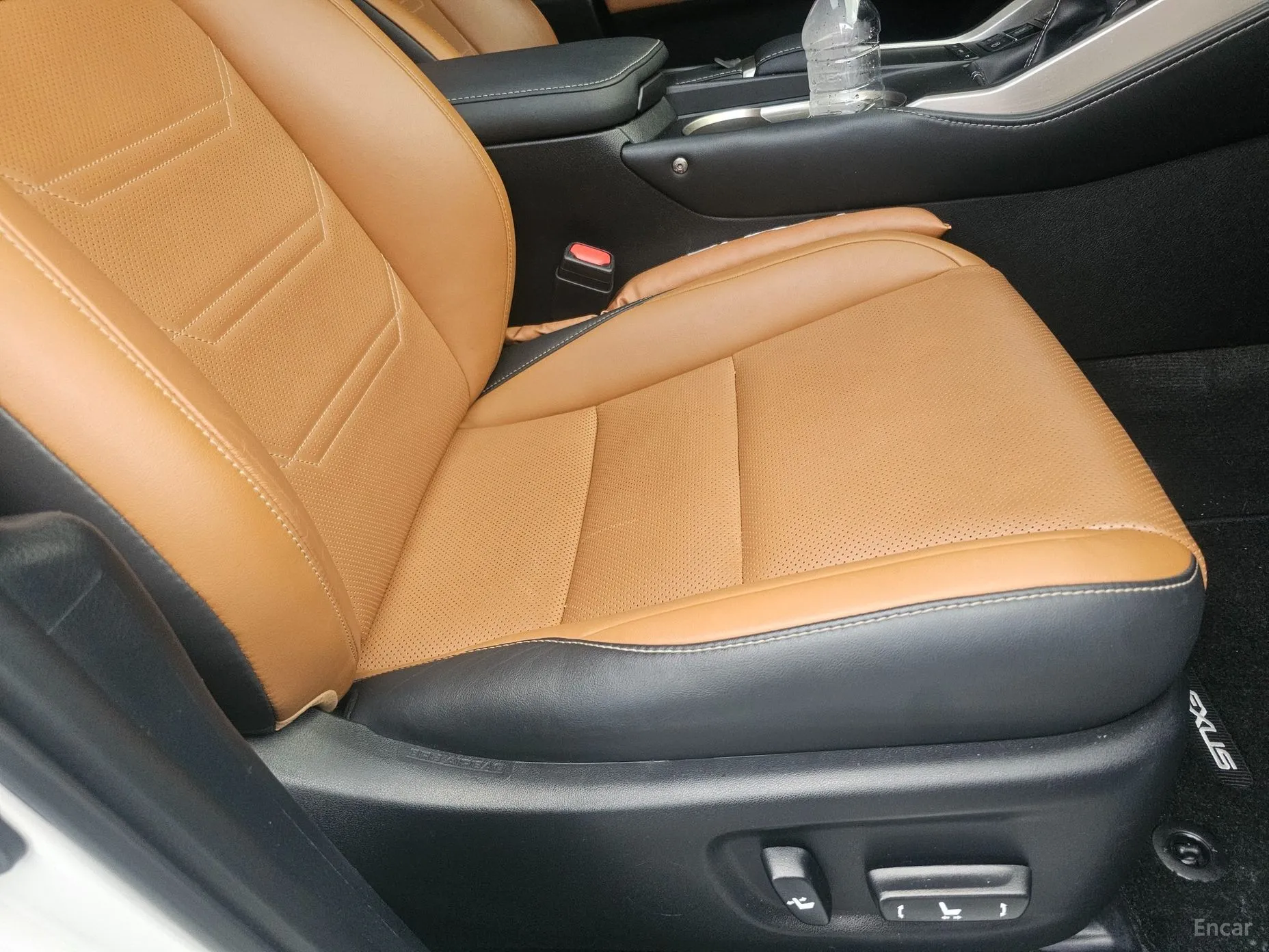 Lexus NX300h превью 9