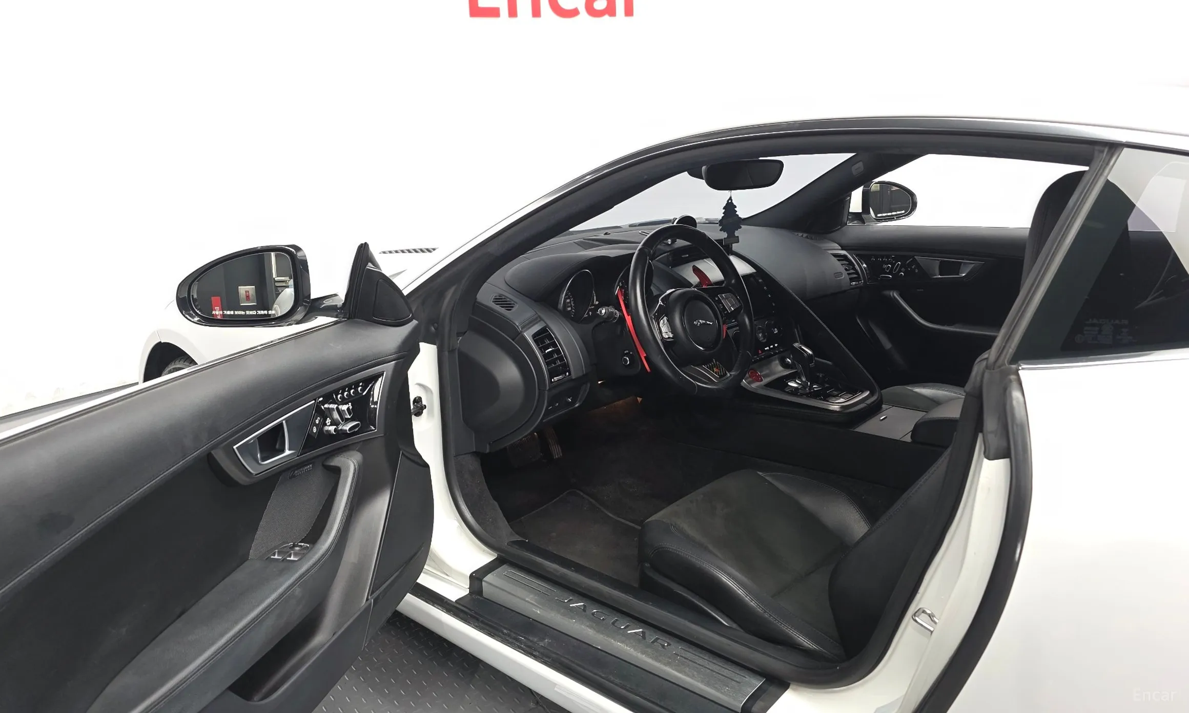 Jaguar F-TYPE превью 10