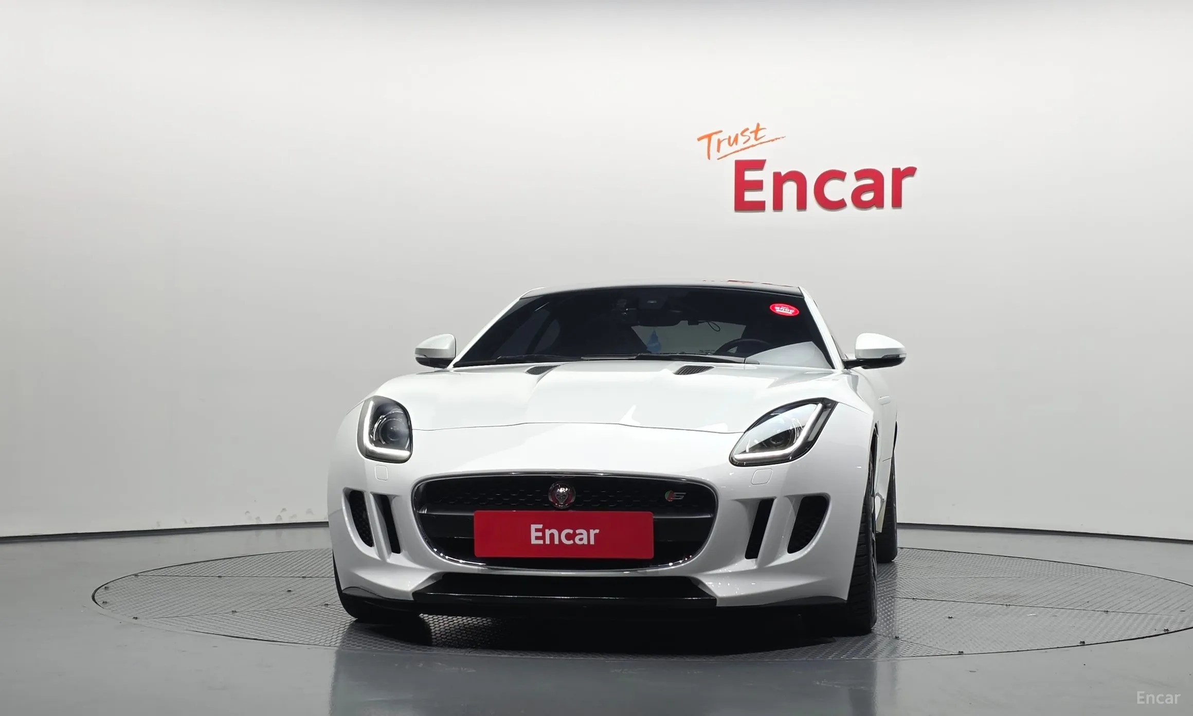Jaguar F-TYPE превью 3