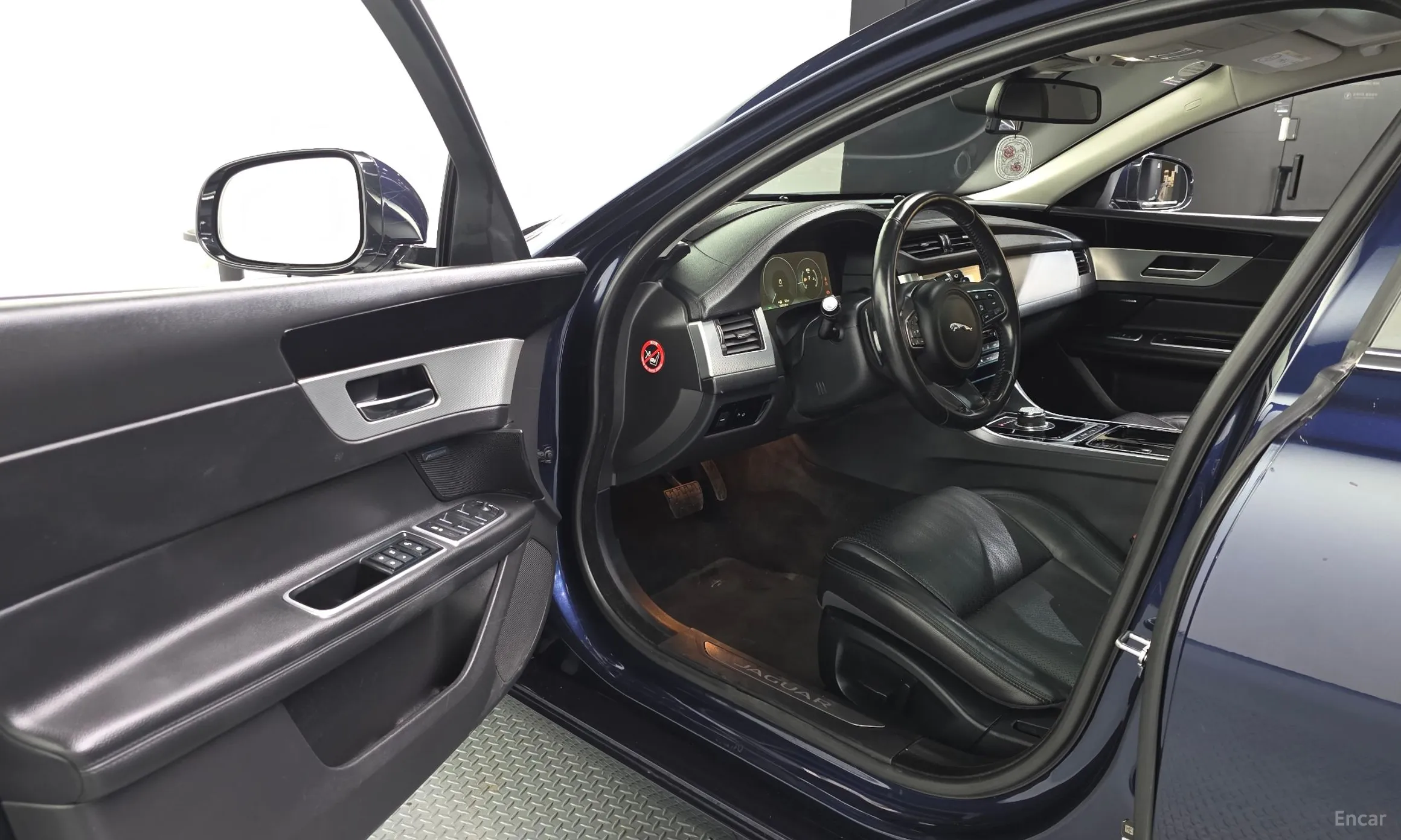 Jaguar XF (x260) превью 10
