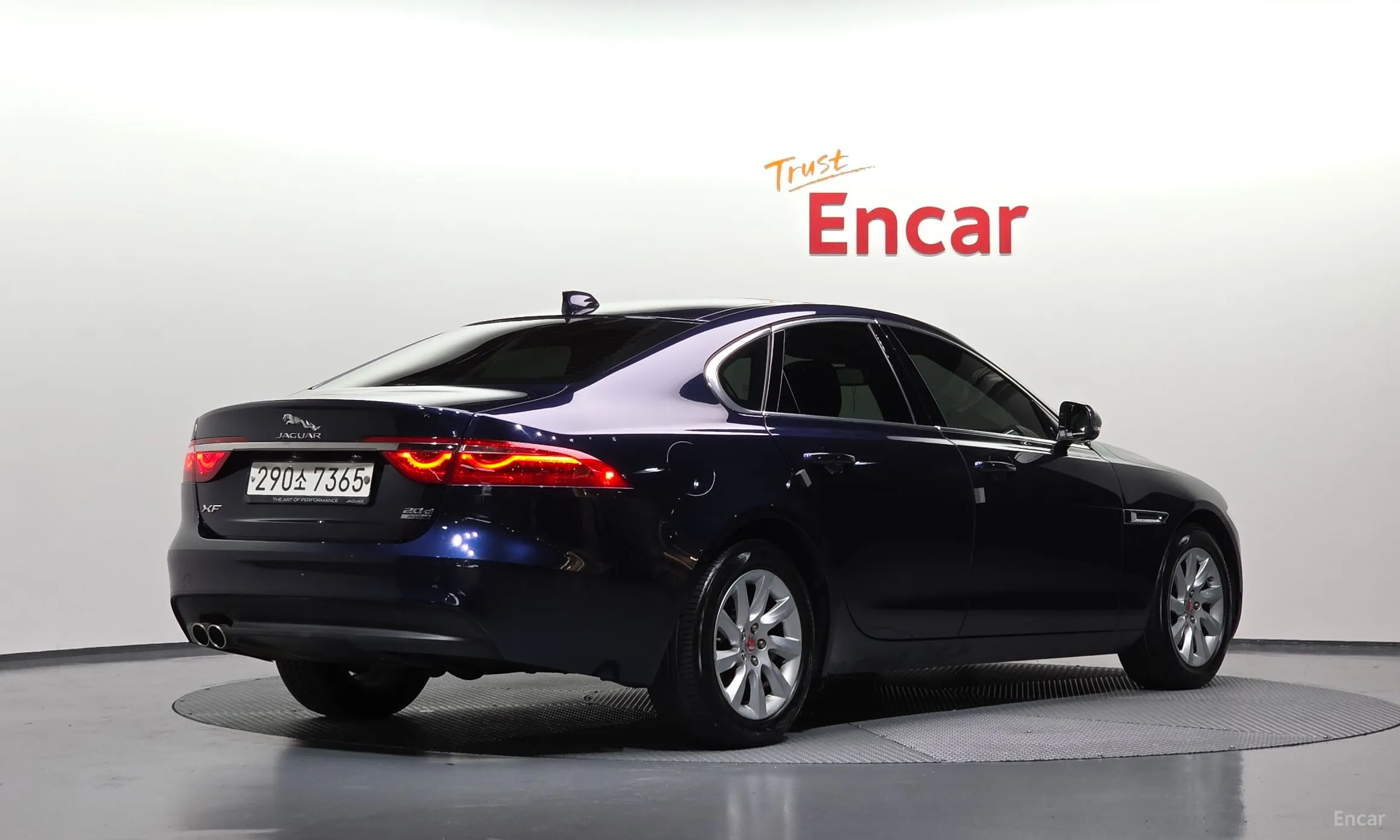 Jaguar XF (x260)
