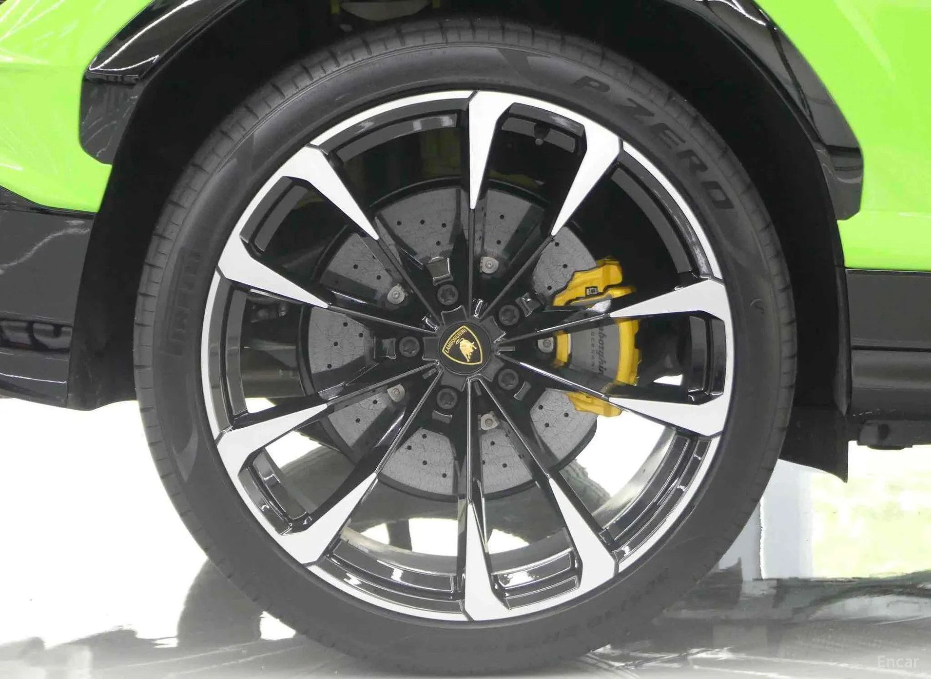 Lamborghini Urus превью 10