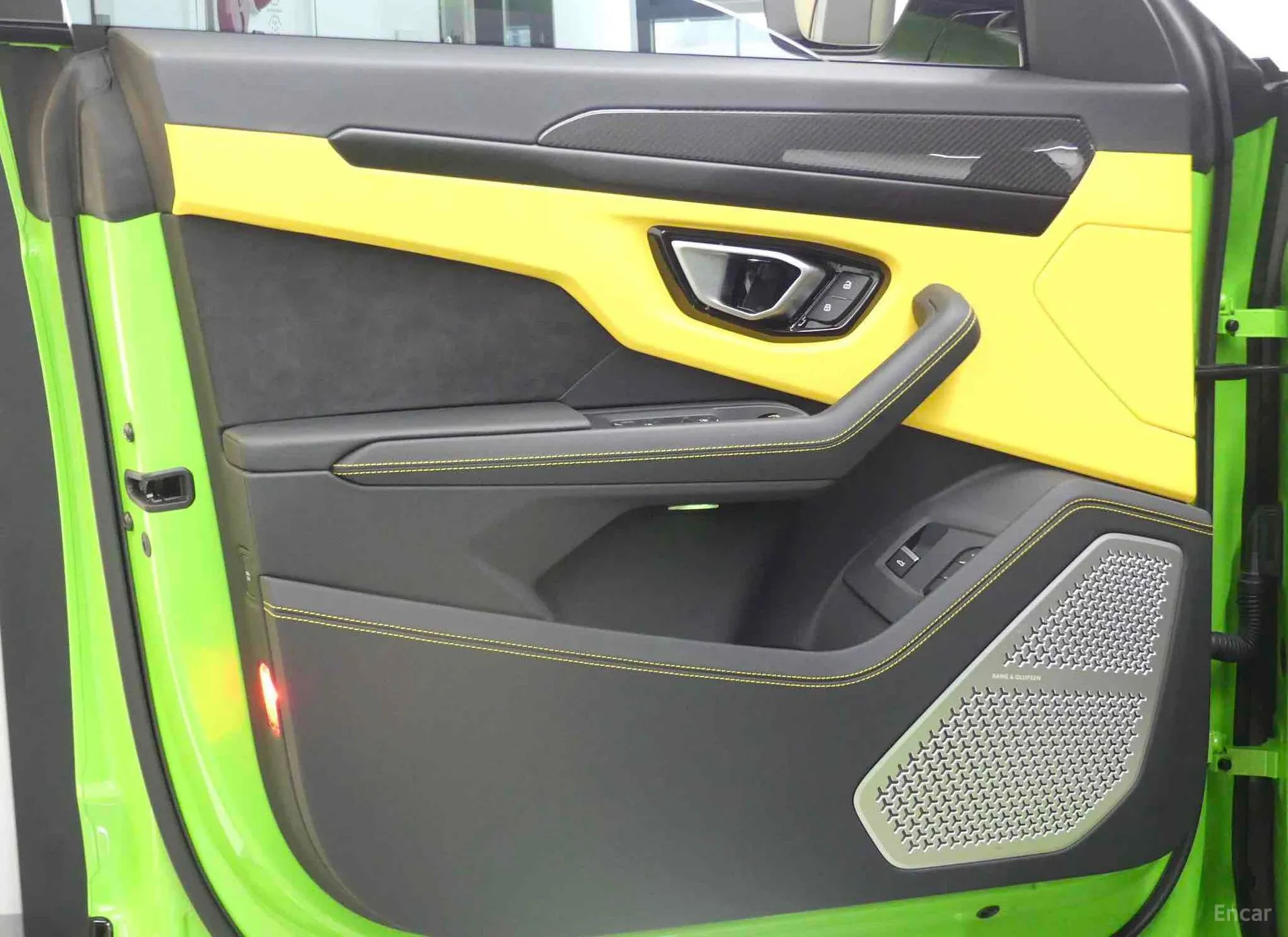 Lamborghini Urus превью 13