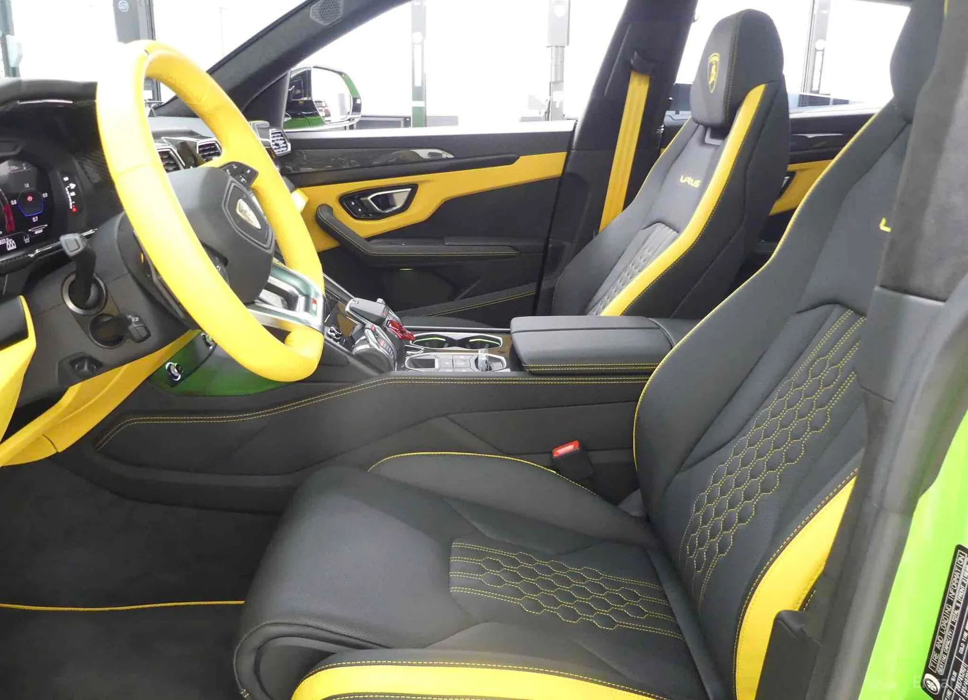 Lamborghini Urus превью 8