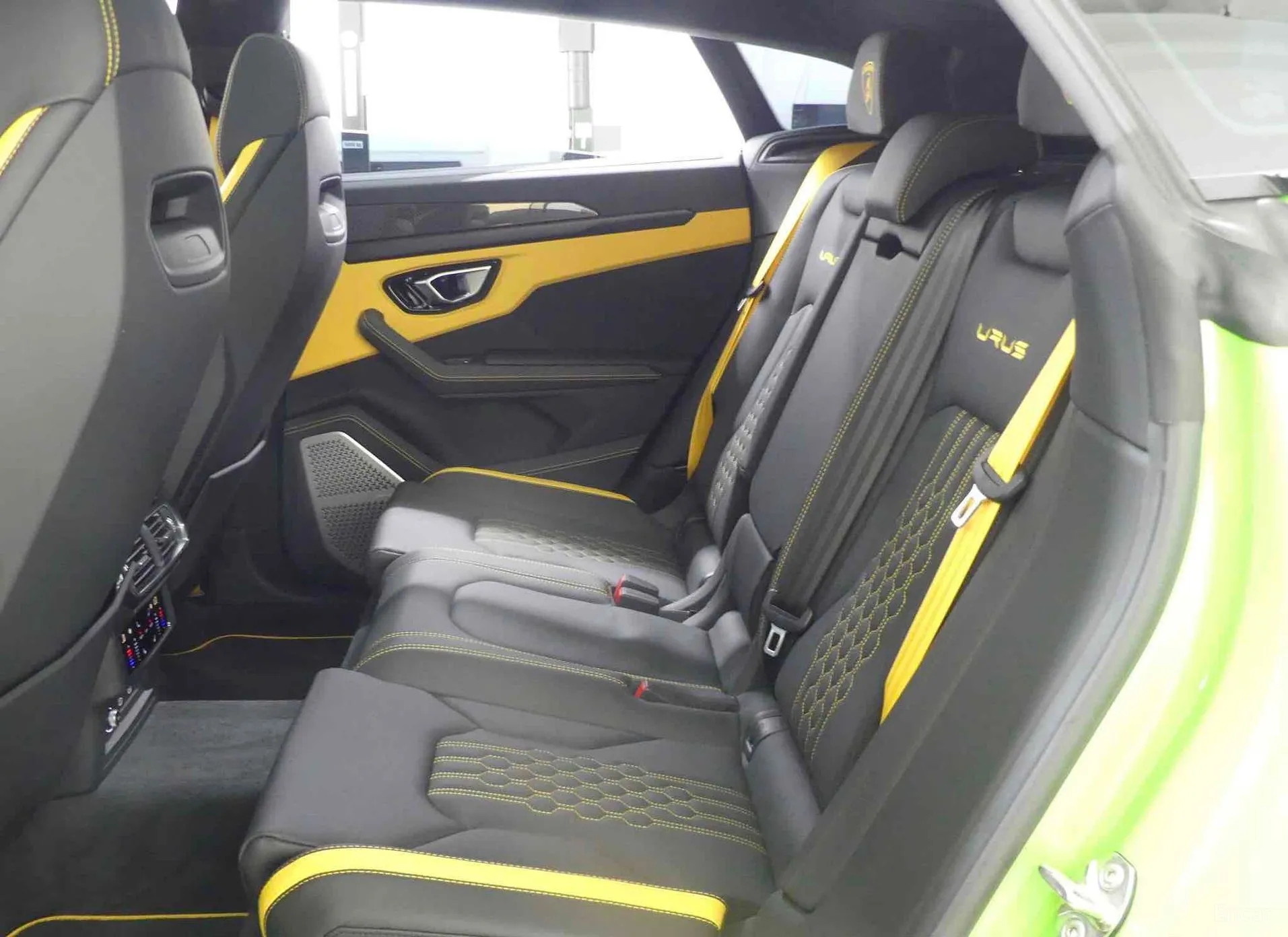 Lamborghini Urus превью 9
