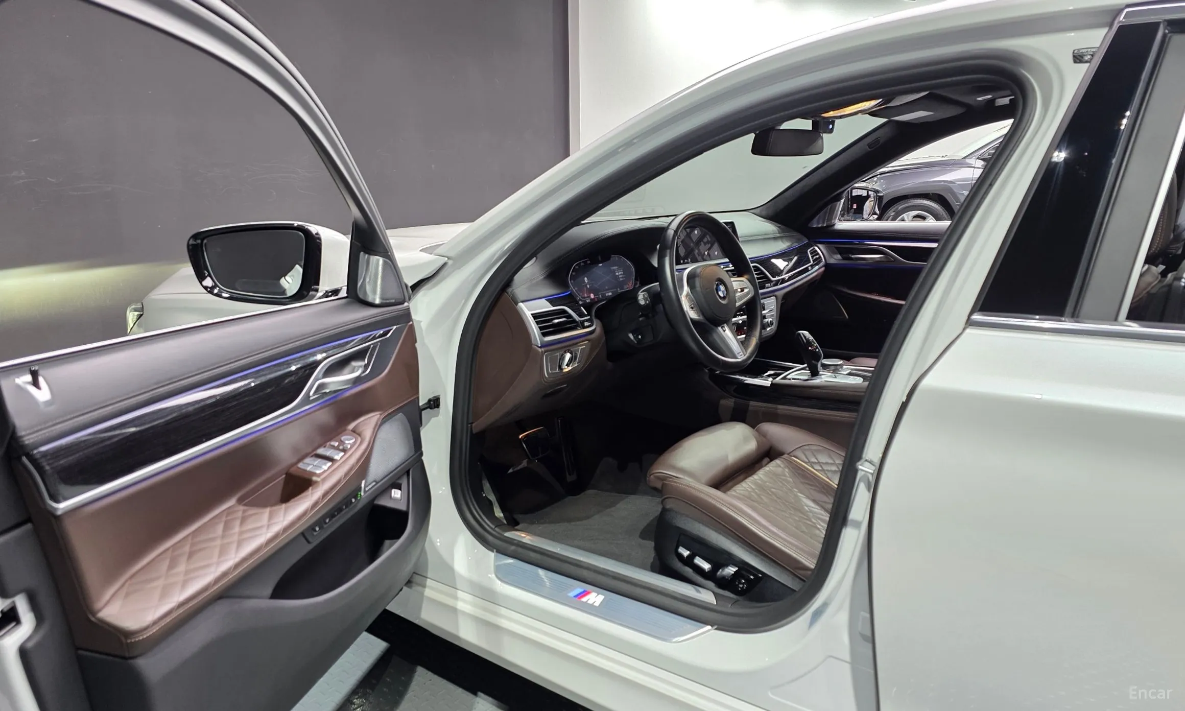 BMW 7 Series (G11) превью 10