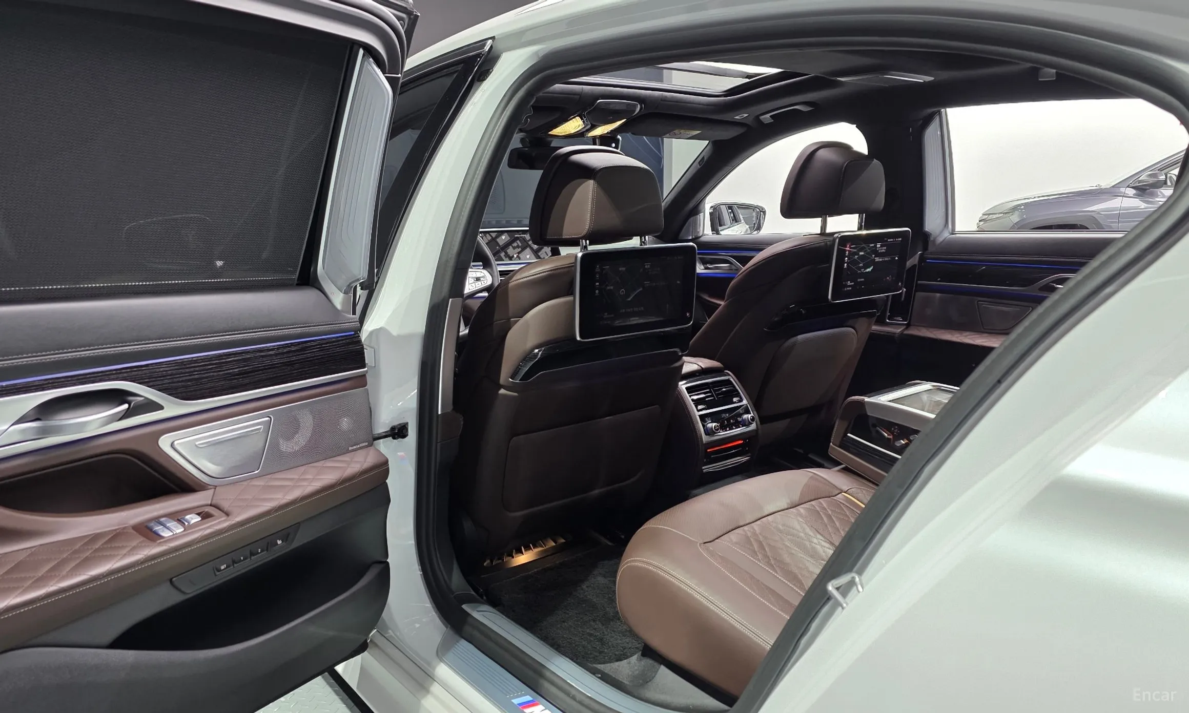 BMW 7 Series (G11) превью 11