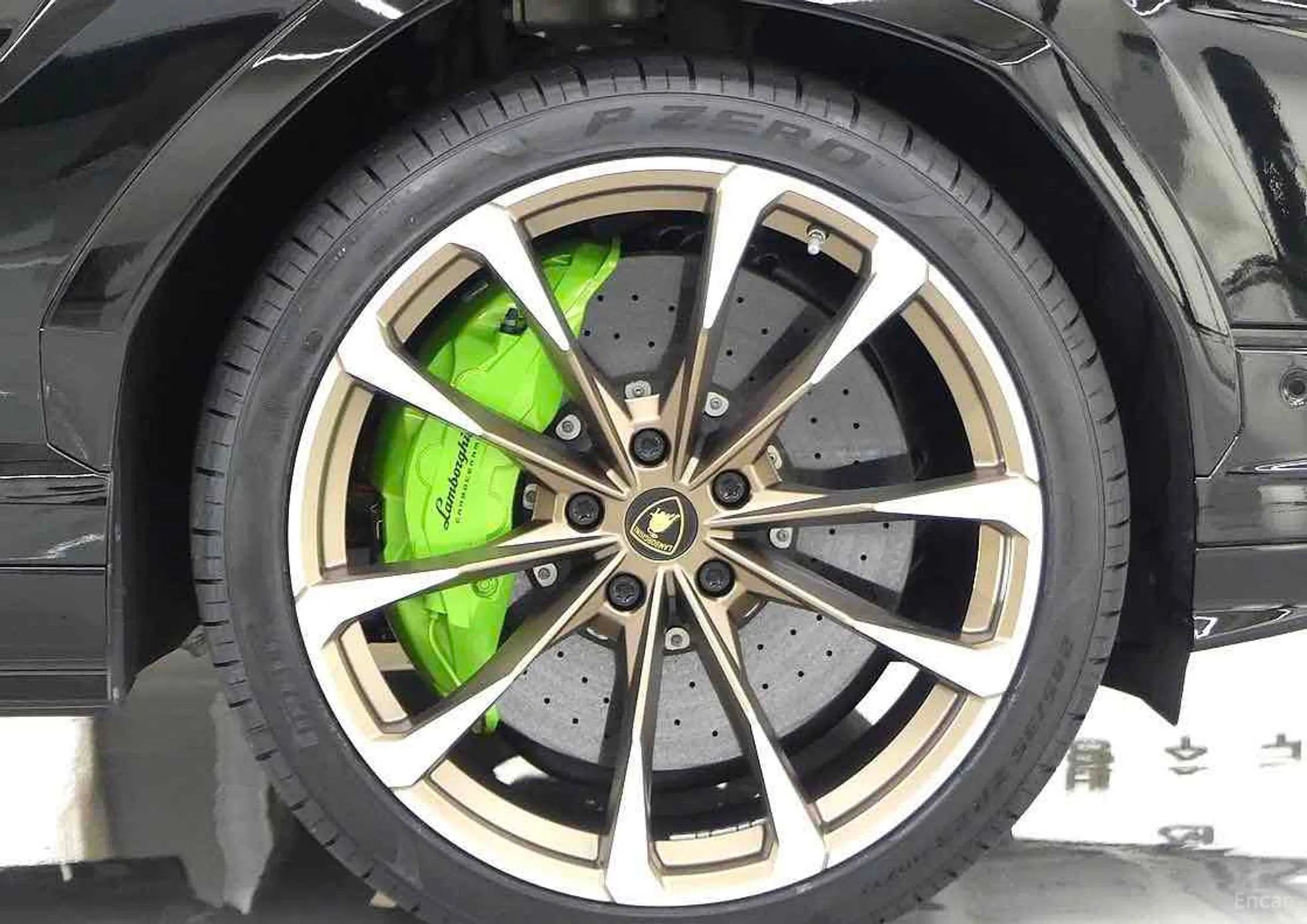 Lamborghini Urus превью 10